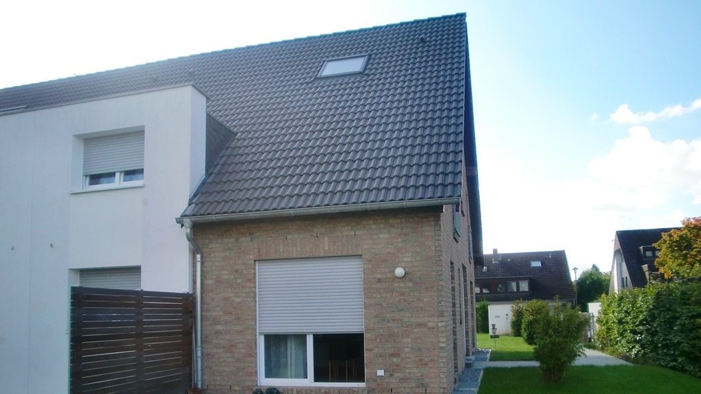 Böcker Wohnimmobilien - Immobilienangebot - Düsseldorf / Einbrungen - Alle - Exklusive Doppelhaushälfte mit großem Garten in Einbrungen