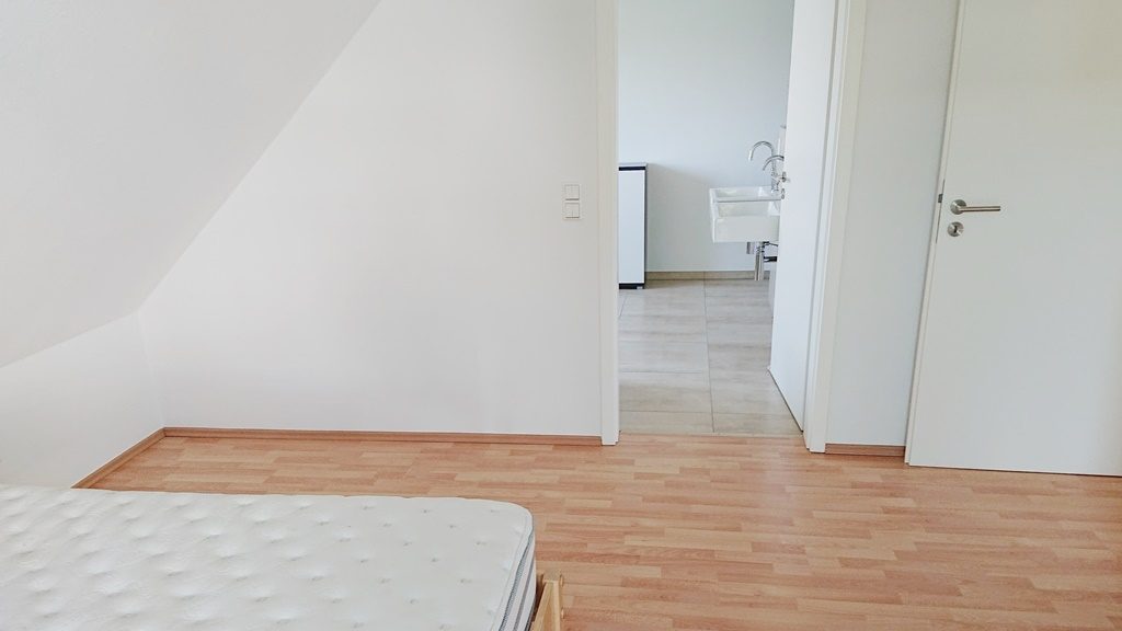 Böcker Wohnimmobilien - Immobilienangebot - Düsseldorf / Einbrungen - Alle - Exklusive Doppelhaushälfte mit großem Garten in Einbrungen
