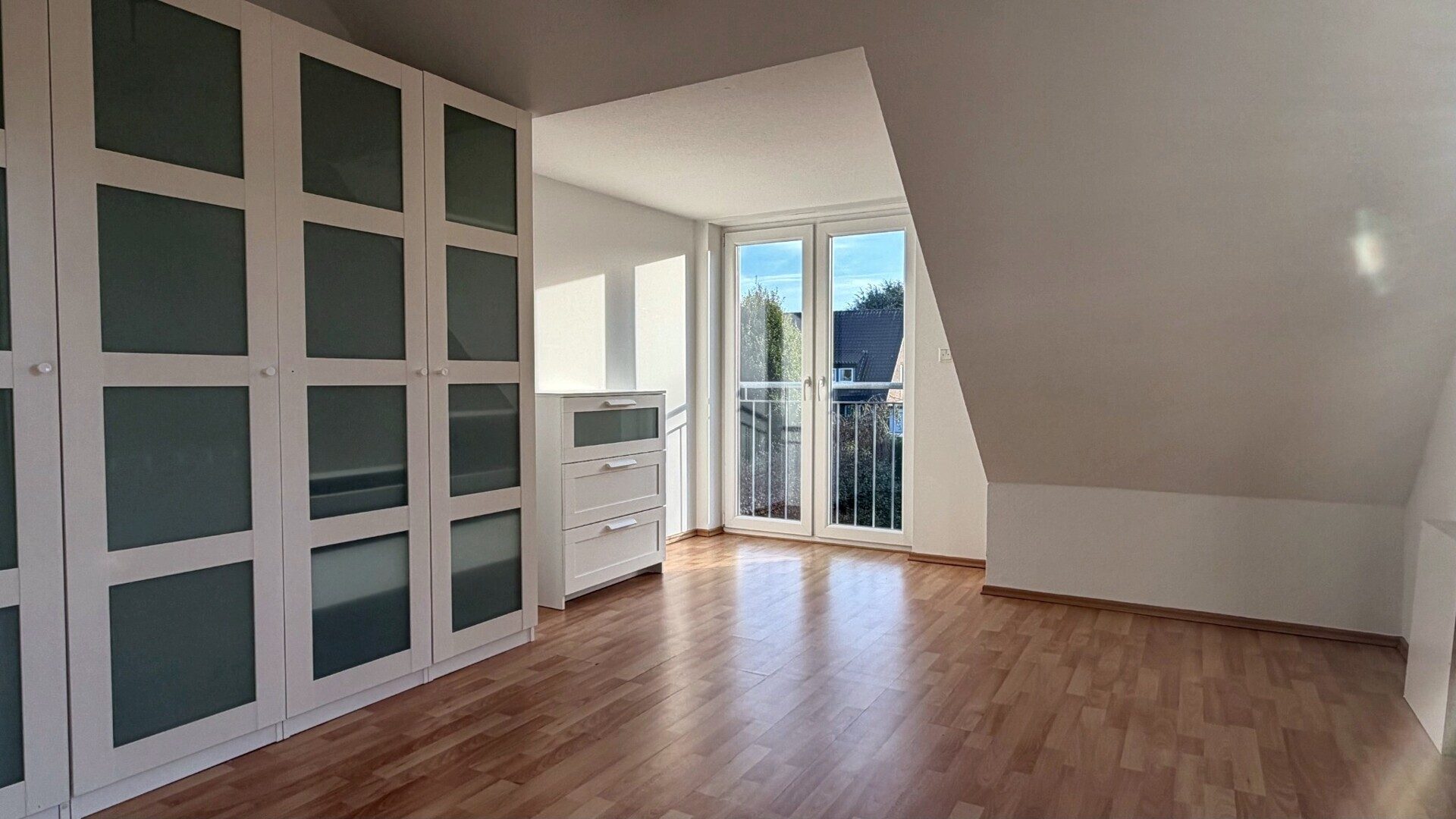 Böcker Wohnimmobilien - Immobilienangebot - Düsseldorf / Einbrungen - Alle - Exklusive Doppelhaushälfte mit großem Garten in Einbrungen
