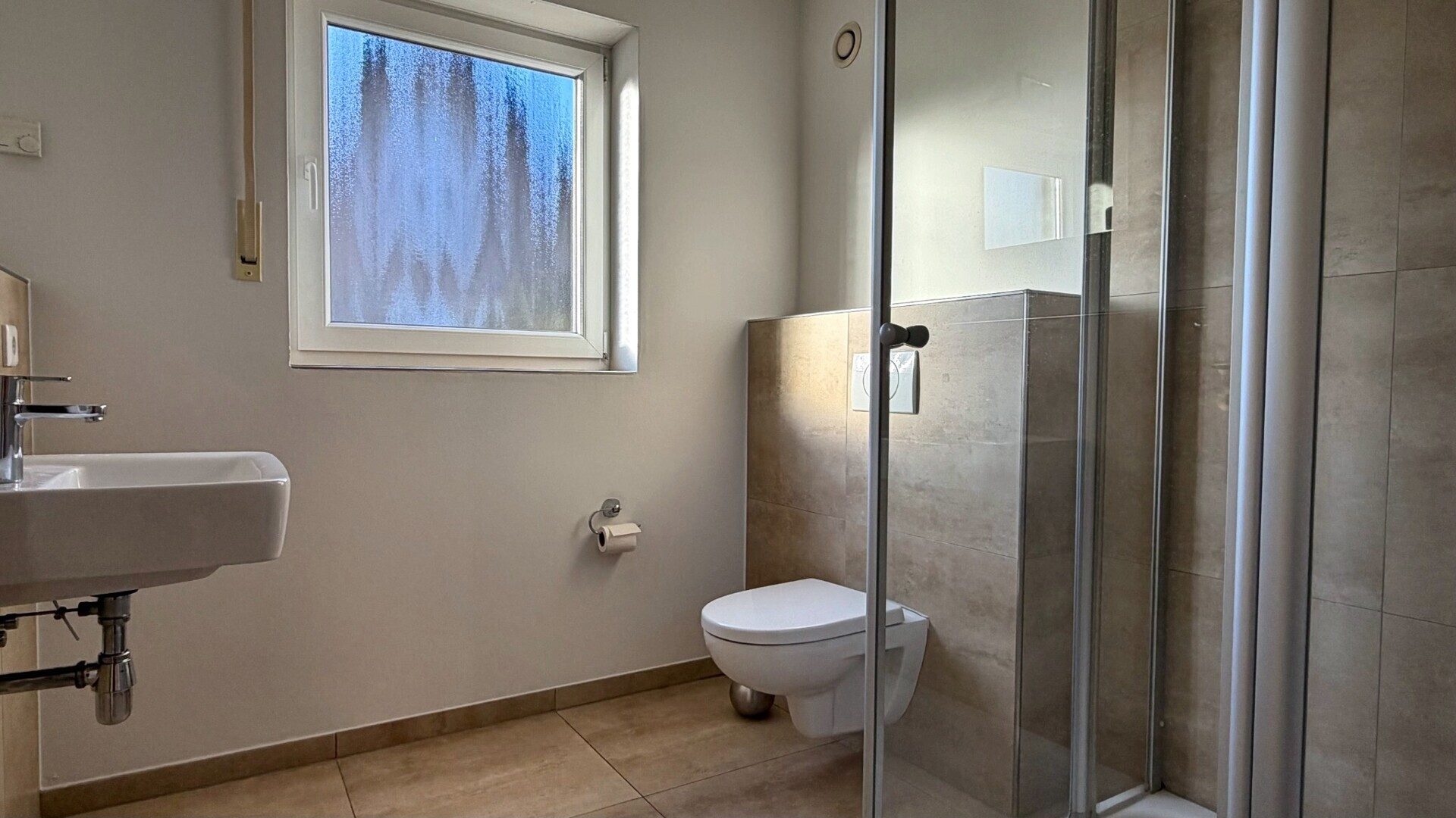 Böcker Wohnimmobilien - Immobilienangebot - Düsseldorf / Einbrungen - Alle - Exklusive Doppelhaushälfte mit großem Garten in Einbrungen