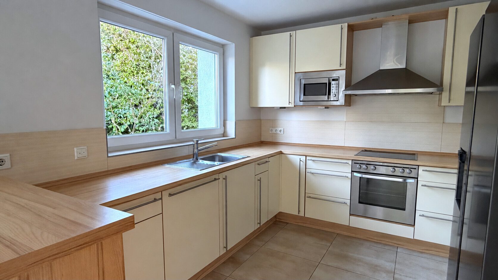 Böcker Wohnimmobilien - Immobilienangebot - Düsseldorf / Einbrungen - Alle - Exklusive Doppelhaushälfte mit großem Garten in Einbrungen