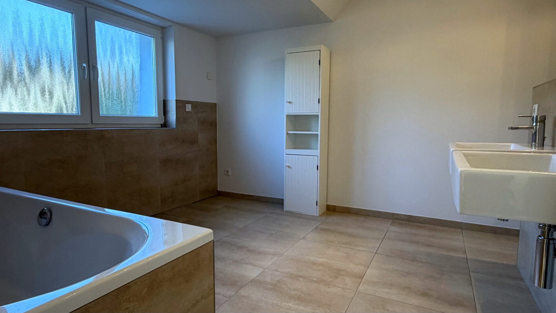Böcker Wohnimmobilien - Immobilienangebot - Düsseldorf / Einbrungen - Alle - Exklusive Doppelhaushälfte mit großem Garten in Einbrungen