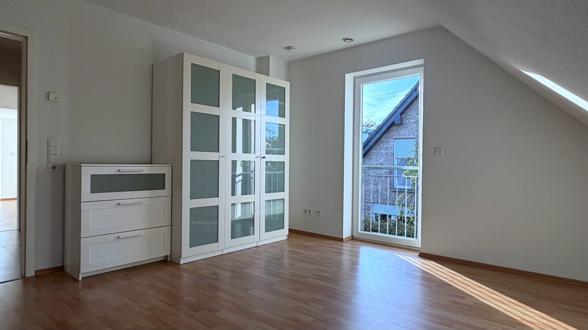Böcker Wohnimmobilien - Immobilienangebot - Düsseldorf / Einbrungen - Alle - Exklusive Doppelhaushälfte mit großem Garten in Einbrungen