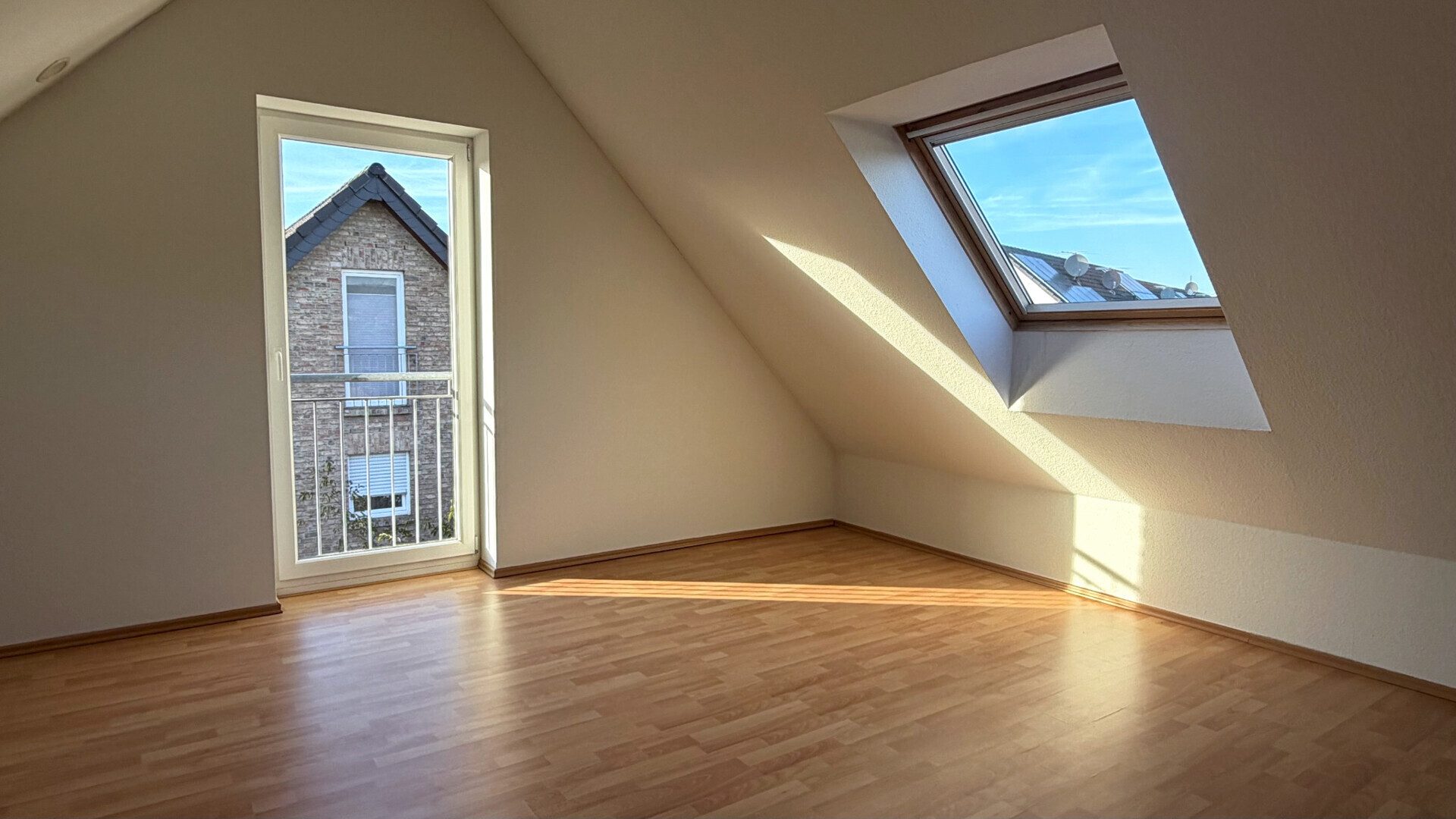 Böcker Wohnimmobilien - Immobilienangebot - Düsseldorf / Einbrungen - Alle - Exklusive Doppelhaushälfte mit großem Garten in Einbrungen