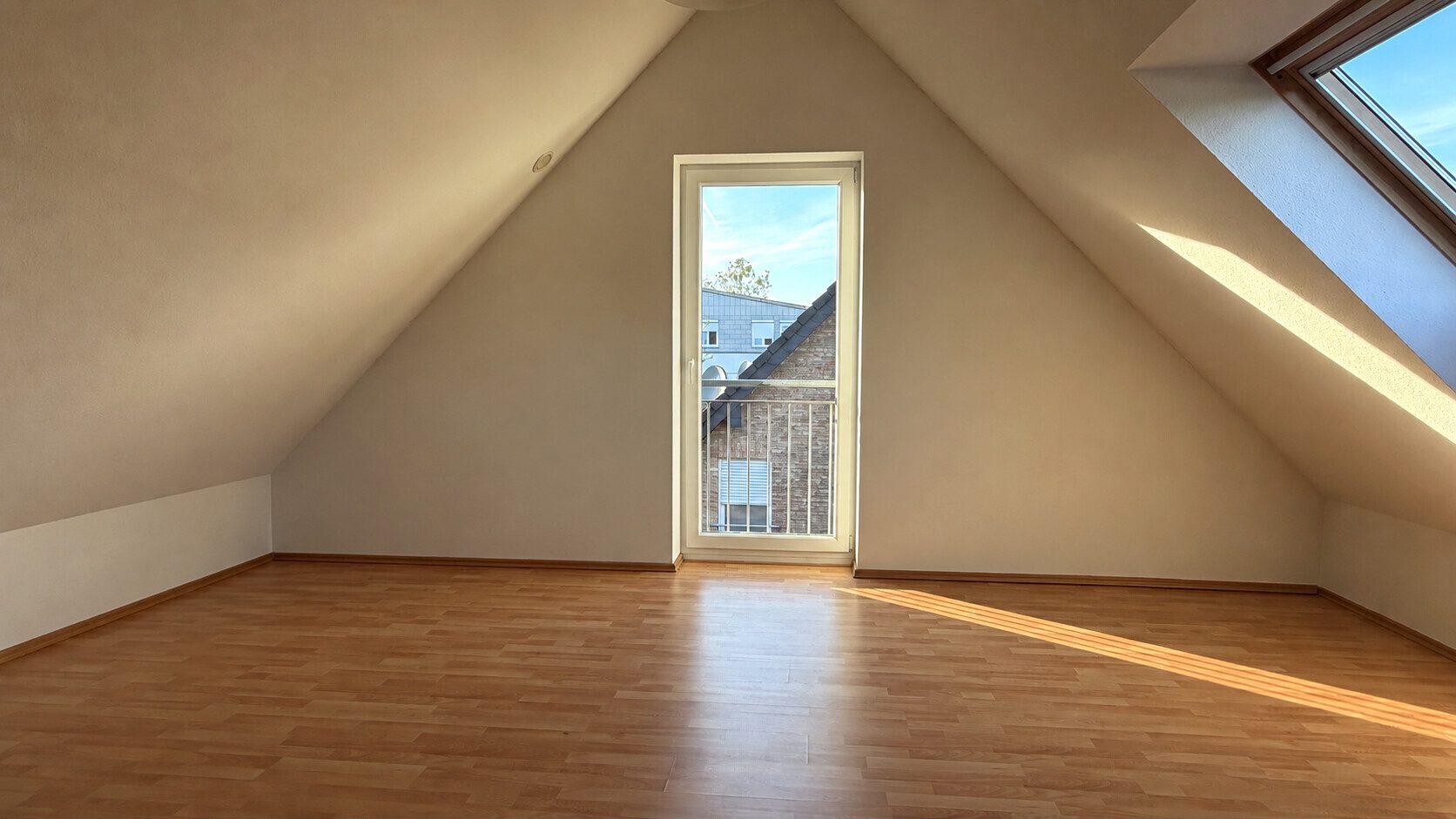 Böcker Wohnimmobilien - Immobilienangebot - Düsseldorf / Einbrungen - Alle - Exklusive Doppelhaushälfte mit großem Garten in Einbrungen