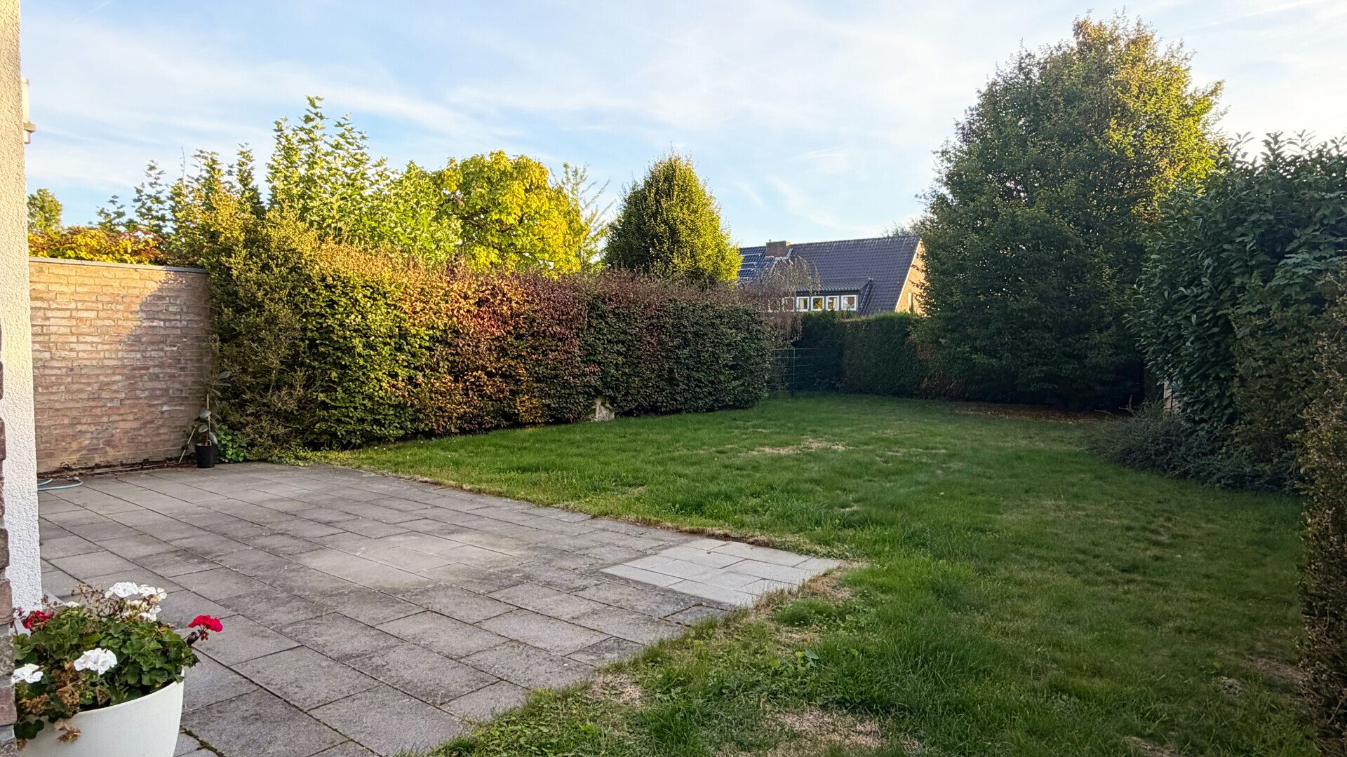 Böcker Wohnimmobilien - Immobilienangebot - Düsseldorf / Einbrungen - Alle - Exklusive Doppelhaushälfte mit großem Garten in Einbrungen