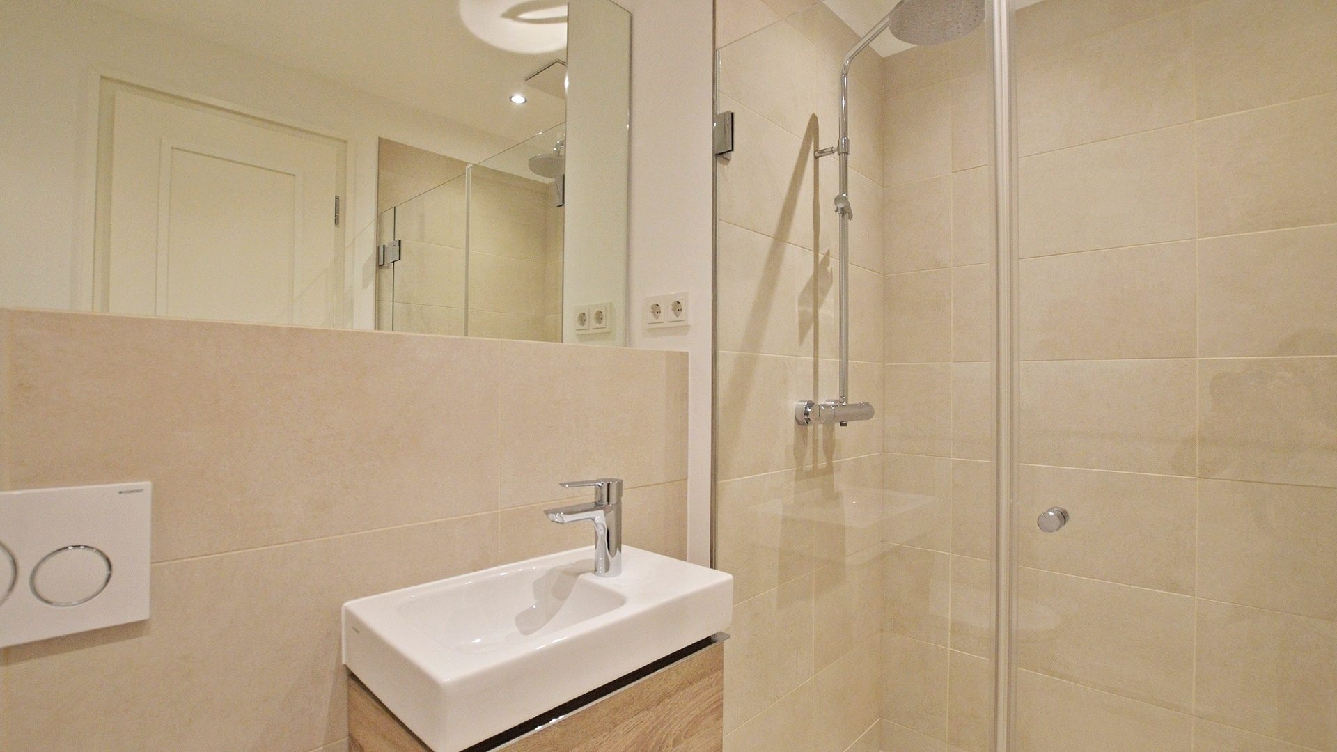 Böcker Wohnimmobilien - Immobilienangebot - Düsseldorf / Düsseltal - Alle - Luxuriöse 3-Zimmer-Wohnung mit besonderem Wohnambiente