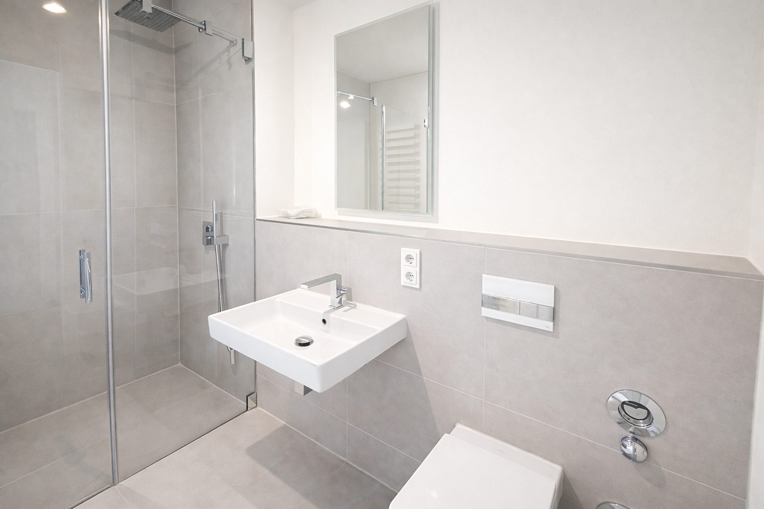 Böcker Wohnimmobilien - Immobilienangebot - Düsseldorf / Oberkassel - Alle - Moderne 4-Raum-Wohnung mit Südwest-Balkon