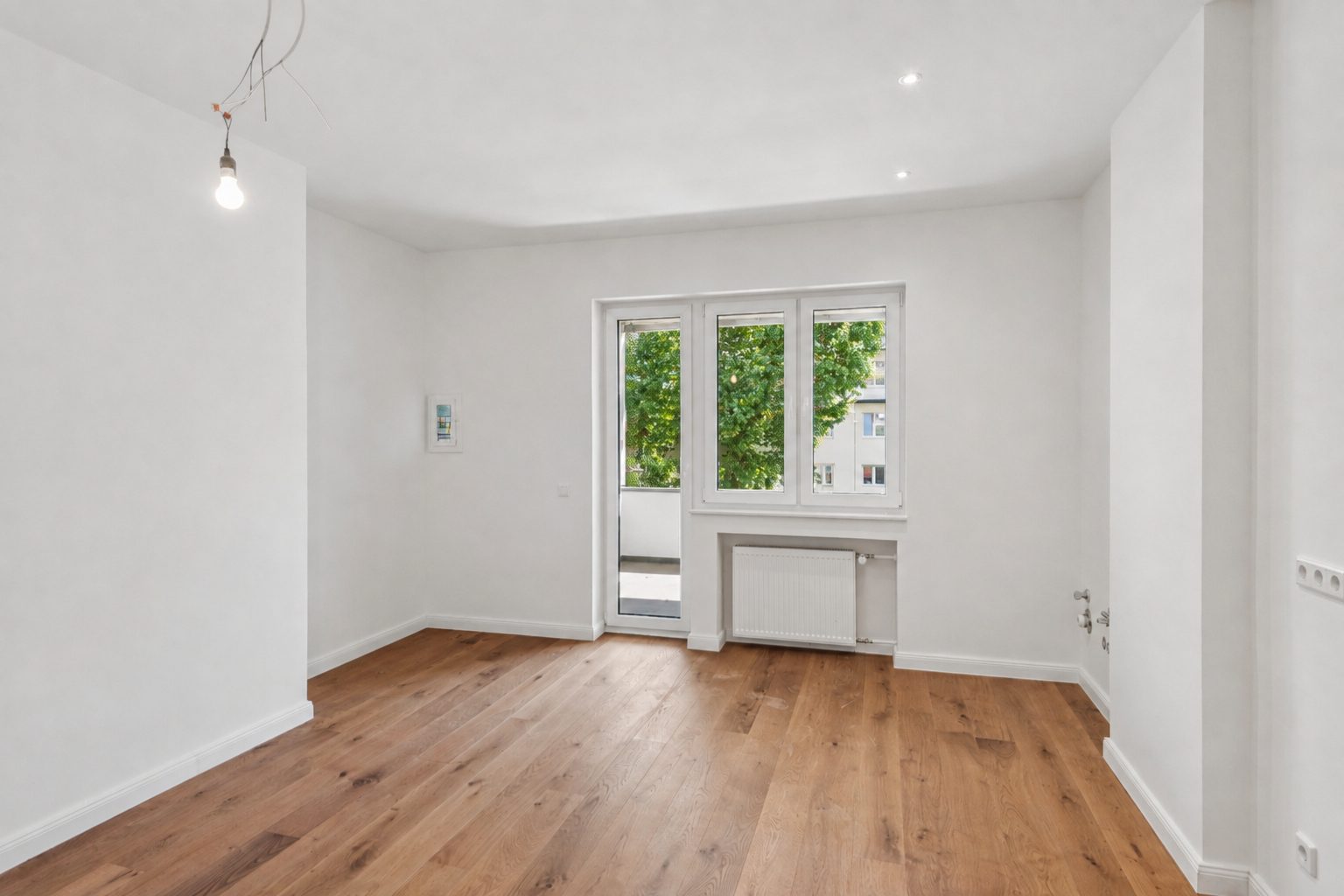 Böcker Wohnimmobilien - Immobilienangebot - Düsseldorf / Pempelfort - Alle - Großzügiges Wohnen. 
Mit Liebe zum Detail kernsanierte 2.5-Zimmer-Wohnung mit großer Loggia in begehrter Lage