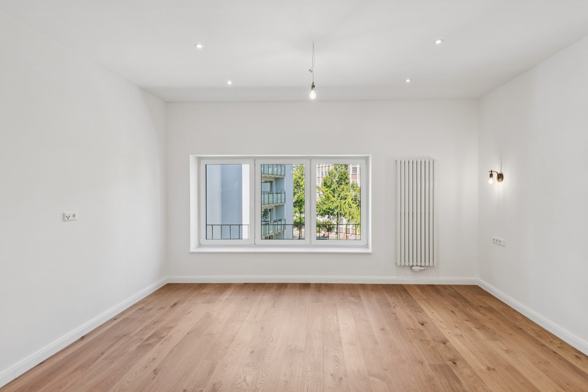Böcker Wohnimmobilien - Immobilienangebot - Düsseldorf / Pempelfort - Alle - Großzügiges Wohnen. 
Mit Liebe zum Detail kernsanierte 2.5-Zimmer-Wohnung mit großer Loggia in begehrter Lage