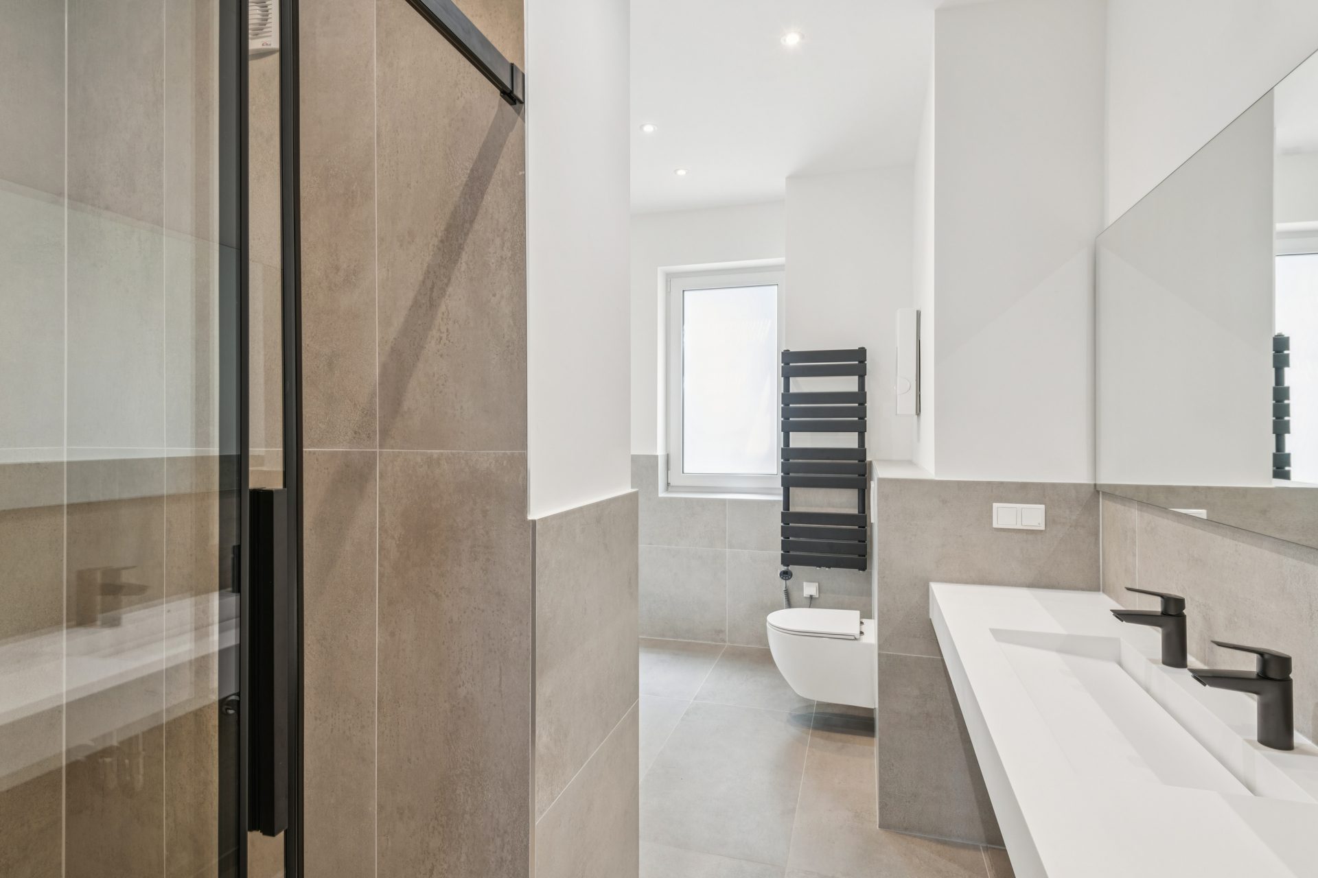 Böcker Wohnimmobilien - Immobilienangebot - Düsseldorf / Pempelfort - Alle - Großzügiges Wohnen. 
Mit Liebe zum Detail kernsanierte 2.5-Zimmer-Wohnung mit großer Loggia in begehrter Lage