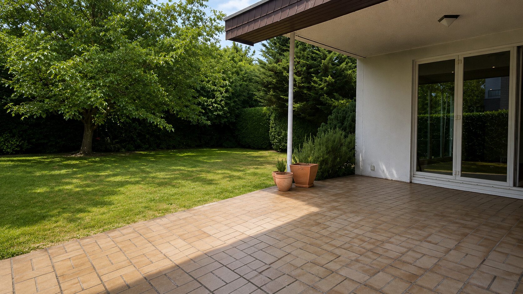 Böcker Wohnimmobilien - Immobilienangebot - Düsseldorf / Kaiserswerth - Alle - Freistehendes und großzügiges Haus mit 5 Schlafzimmern in ruhiger Lage von Kaiserswerth