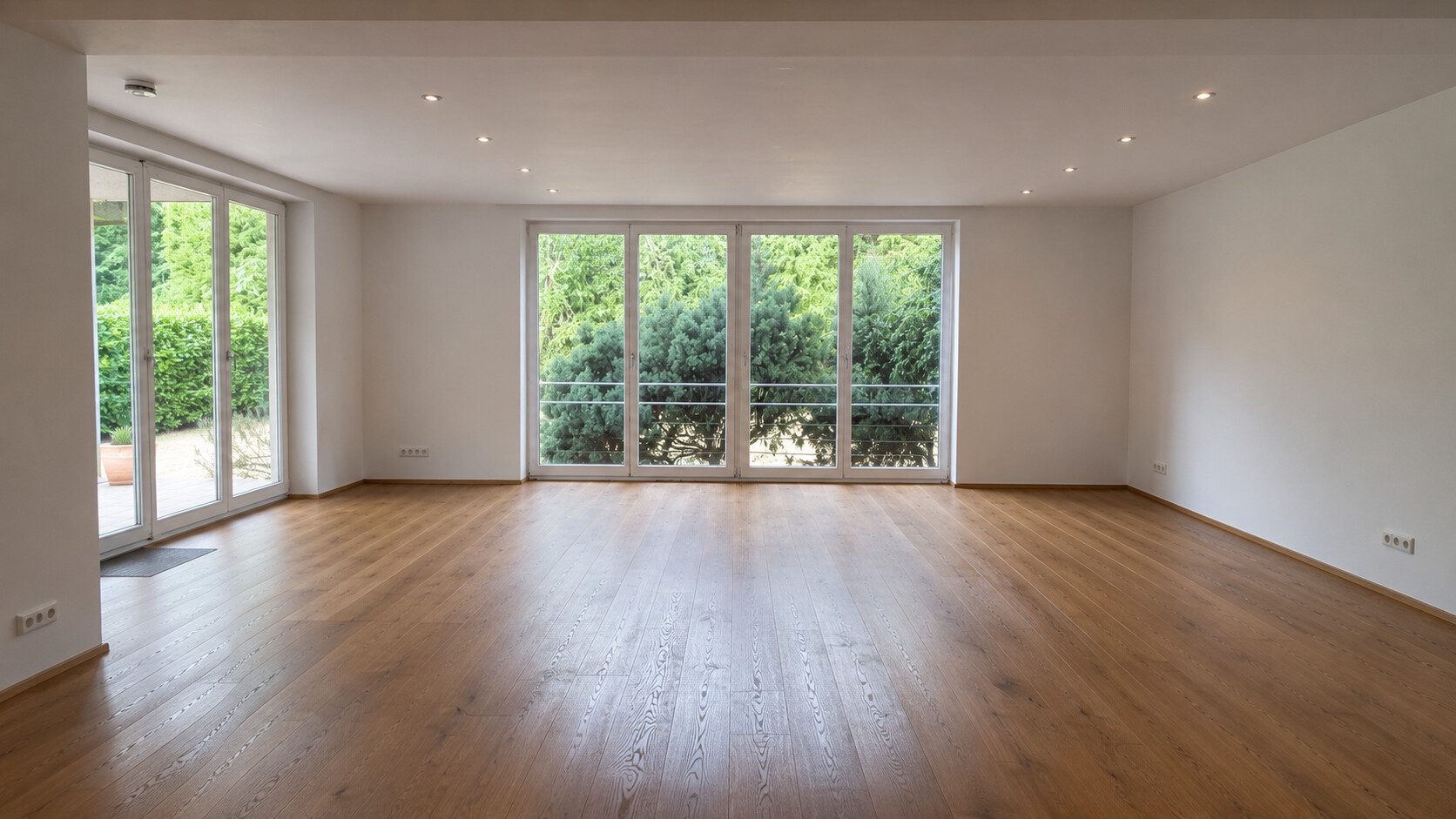 Böcker Wohnimmobilien - Immobilienangebot - Düsseldorf / Kaiserswerth - Alle - Freistehendes und großzügiges Haus mit 5 Schlafzimmern in ruhiger Lage von Kaiserswerth