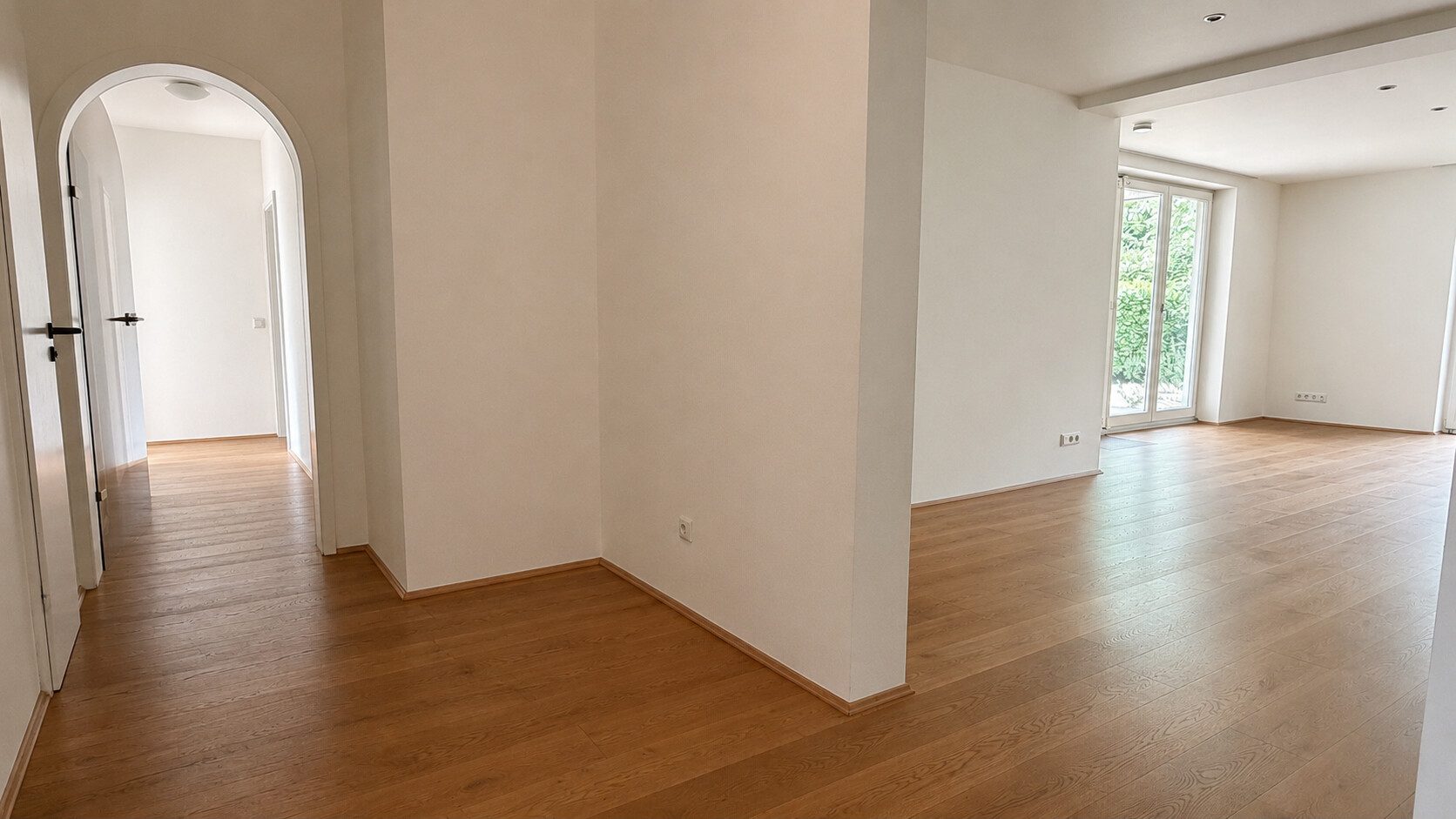 Böcker Wohnimmobilien - Immobilienangebot - Düsseldorf / Kaiserswerth - Alle - Freistehendes und großzügiges Haus mit 5 Schlafzimmern in ruhiger Lage von Kaiserswerth