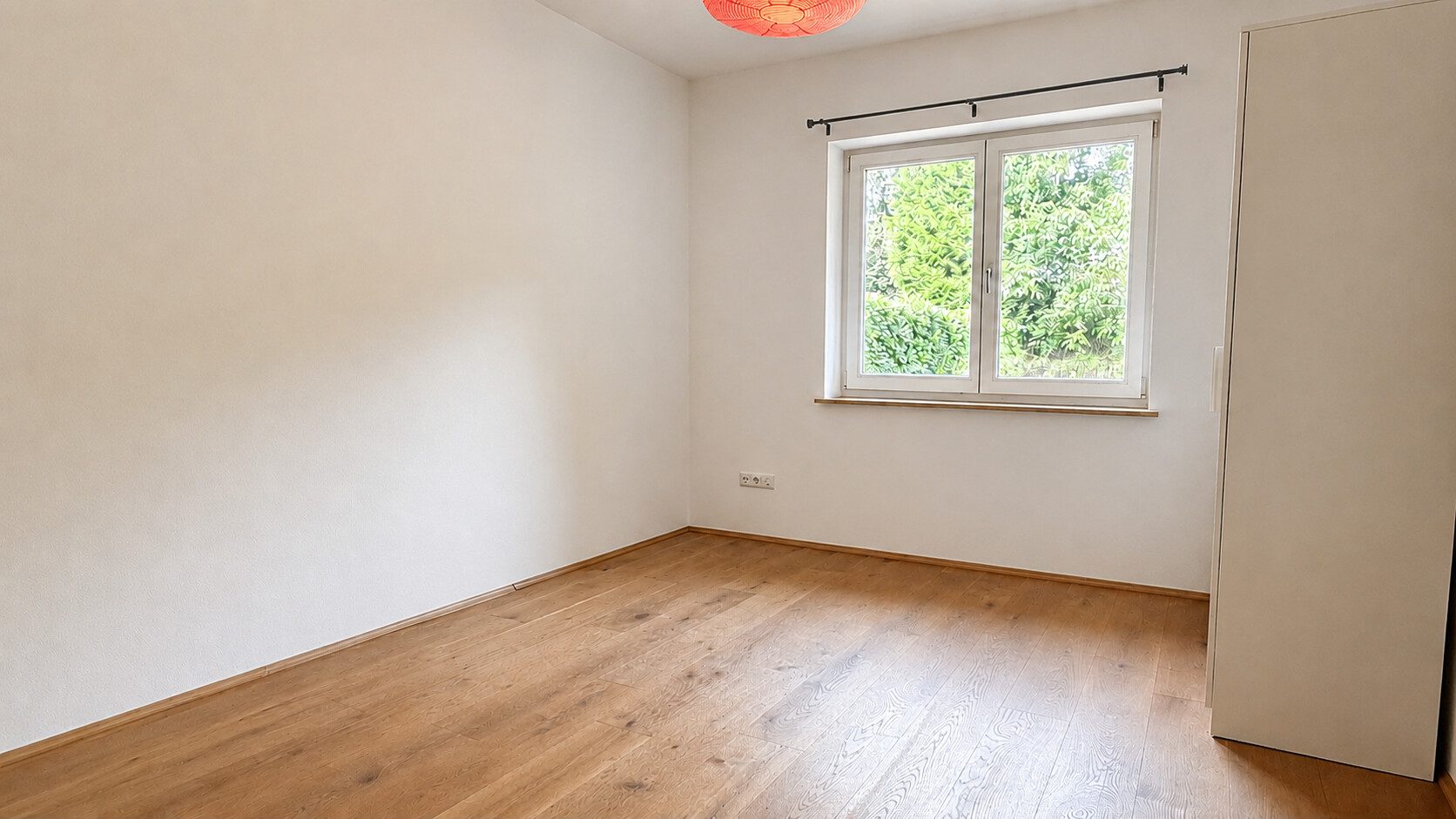 Böcker Wohnimmobilien - Immobilienangebot - Düsseldorf / Kaiserswerth - Alle - Freistehendes und großzügiges Haus mit 5 Schlafzimmern in ruhiger Lage von Kaiserswerth