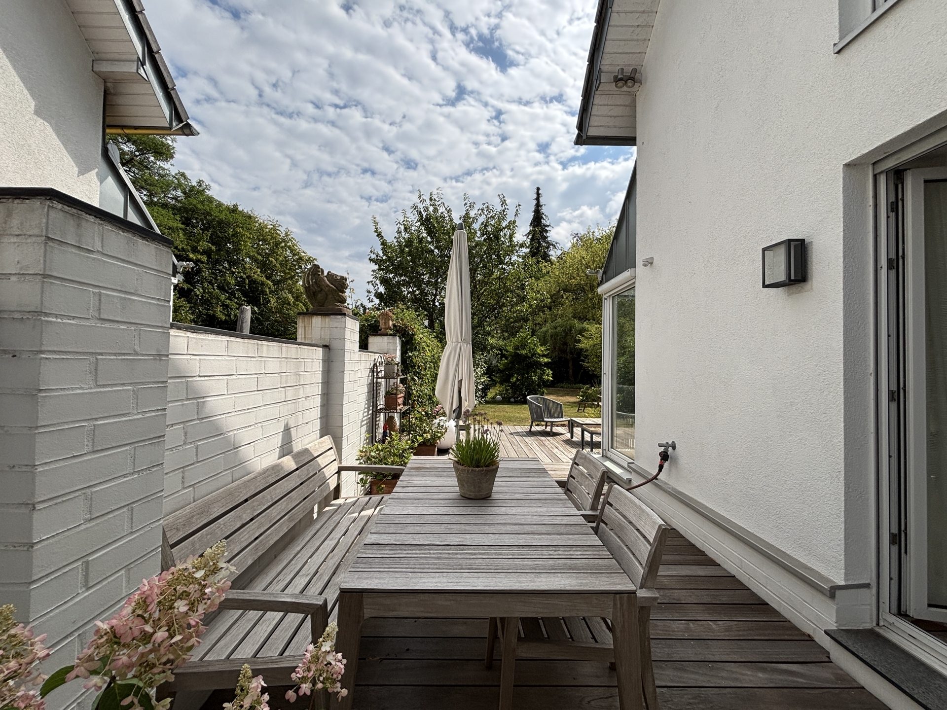Böcker Wohnimmobilien - Immobilienangebot - Düsseldorf /Angermund - Alle - Hochwertige Doppelhaushälfte mit großem Garten und flexiblem Raumkonzept