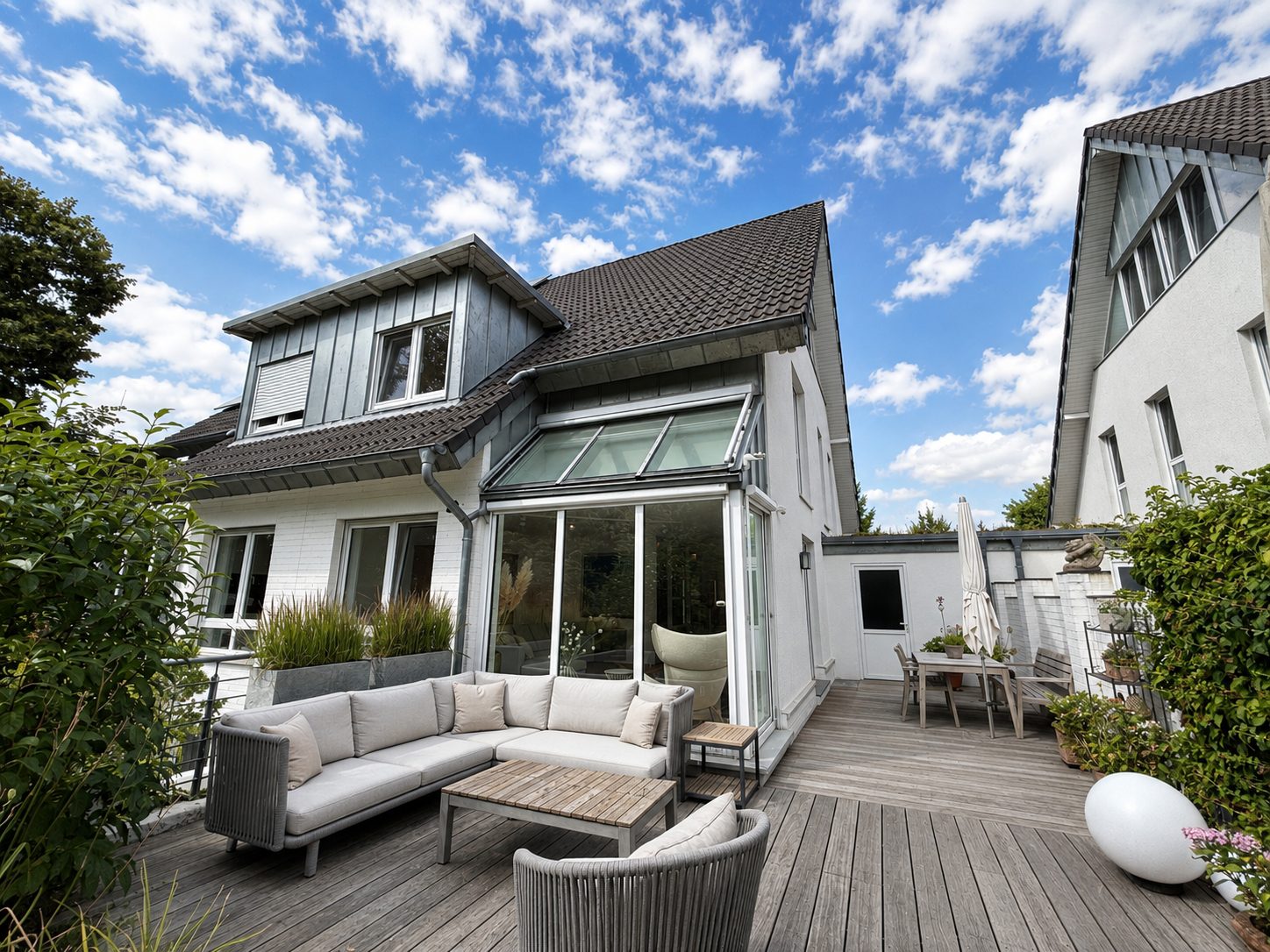 Böcker Wohnimmobilien - Immobilienangebot - Düsseldorf /Angermund - Alle - Hochwertige Doppelhaushälfte mit großem Garten und flexiblem Raumkonzept