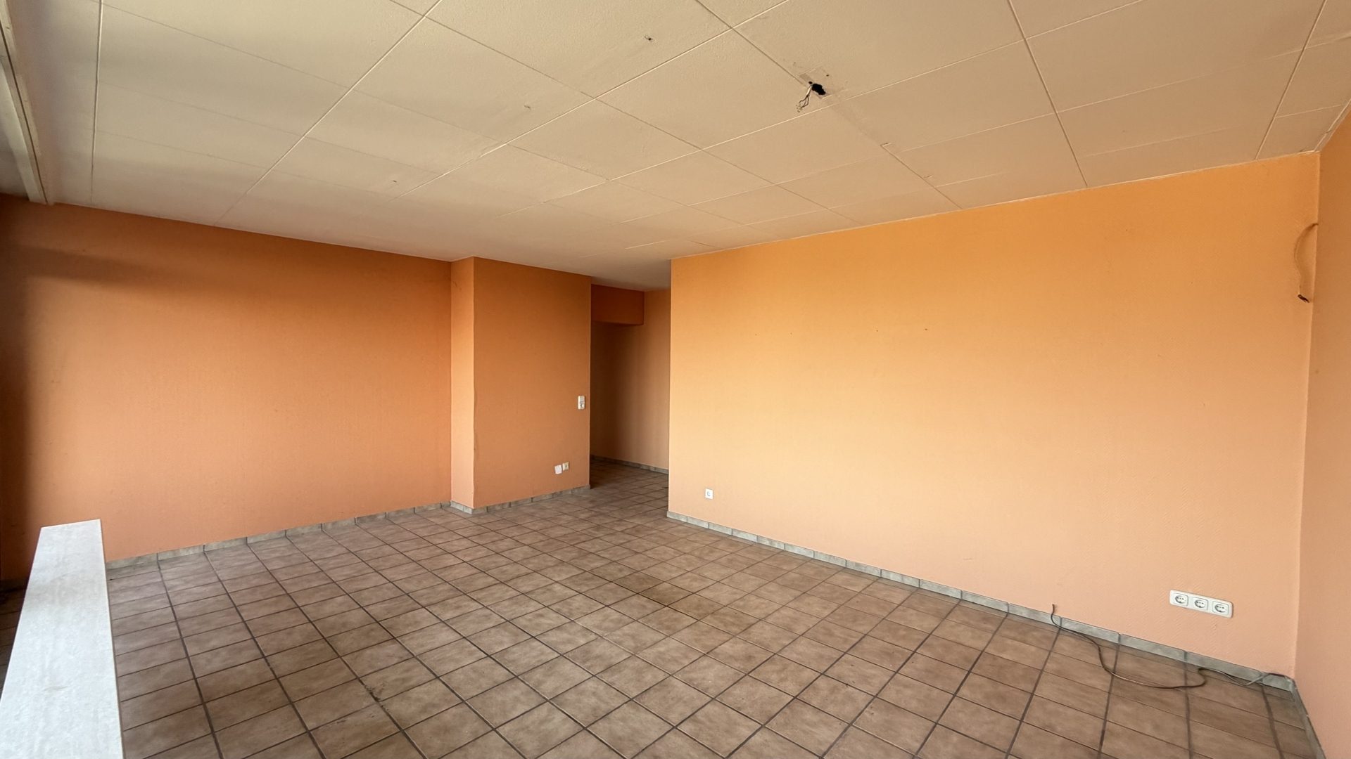 Böcker Wohnimmobilien - Immobilienangebot - Krefeld / Cracau - Alle - Großzügige 4-Zimmer-Wohnung mit zwei Balkonen und Gestaltungspotenzial