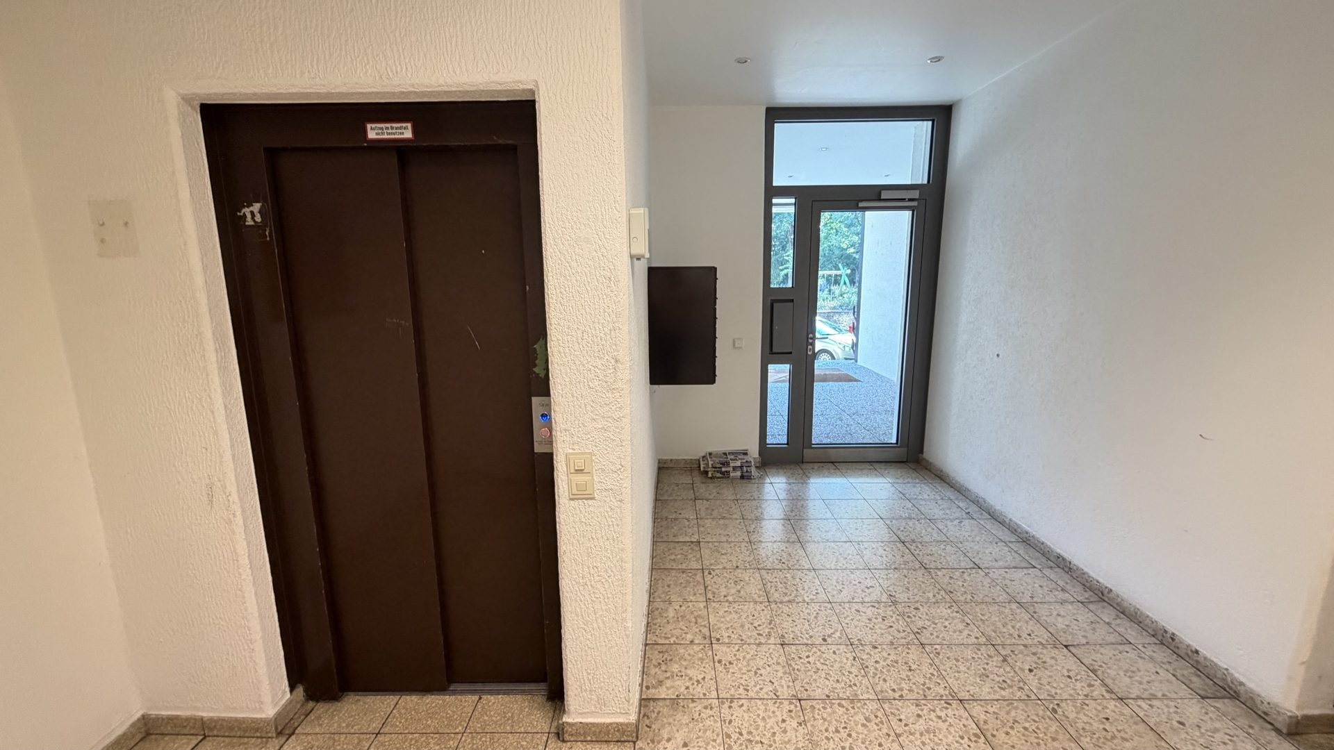 Böcker Wohnimmobilien - Immobilienangebot - Krefeld / Cracau - Alle - Großzügige 4-Zimmer-Wohnung mit zwei Balkonen und Gestaltungspotenzial