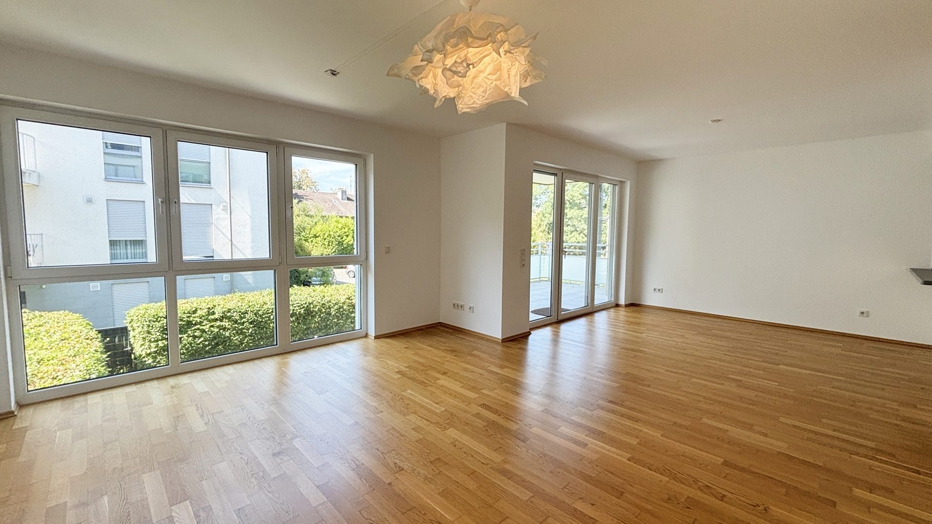 Böcker Wohnimmobilien - Immobilienangebot - Düsseldorf / Einbrungen - Alle - Großzügige 3 Zi.-Whg. mit hochwertiger EBK und sonnigem Balkon in Einbrungen