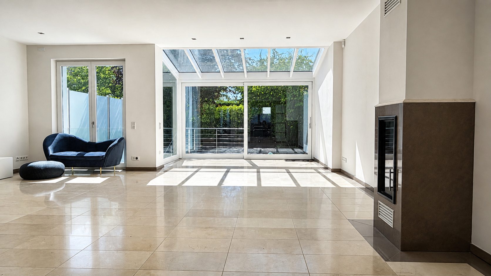 Böcker Wohnimmobilien - Immobilienangebot - Düsseldorf / Lohausen - Alle - Exklusive Doppelhaushälfte in Lohausen – hochwertige Ausstattung und außergewöhnlicher Komfort
