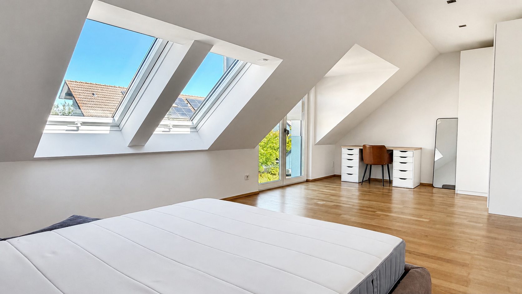 Böcker Wohnimmobilien - Immobilienangebot - Düsseldorf / Lohausen - Alle - Exklusive Doppelhaushälfte in Lohausen – hochwertige Ausstattung und außergewöhnlicher Komfort
