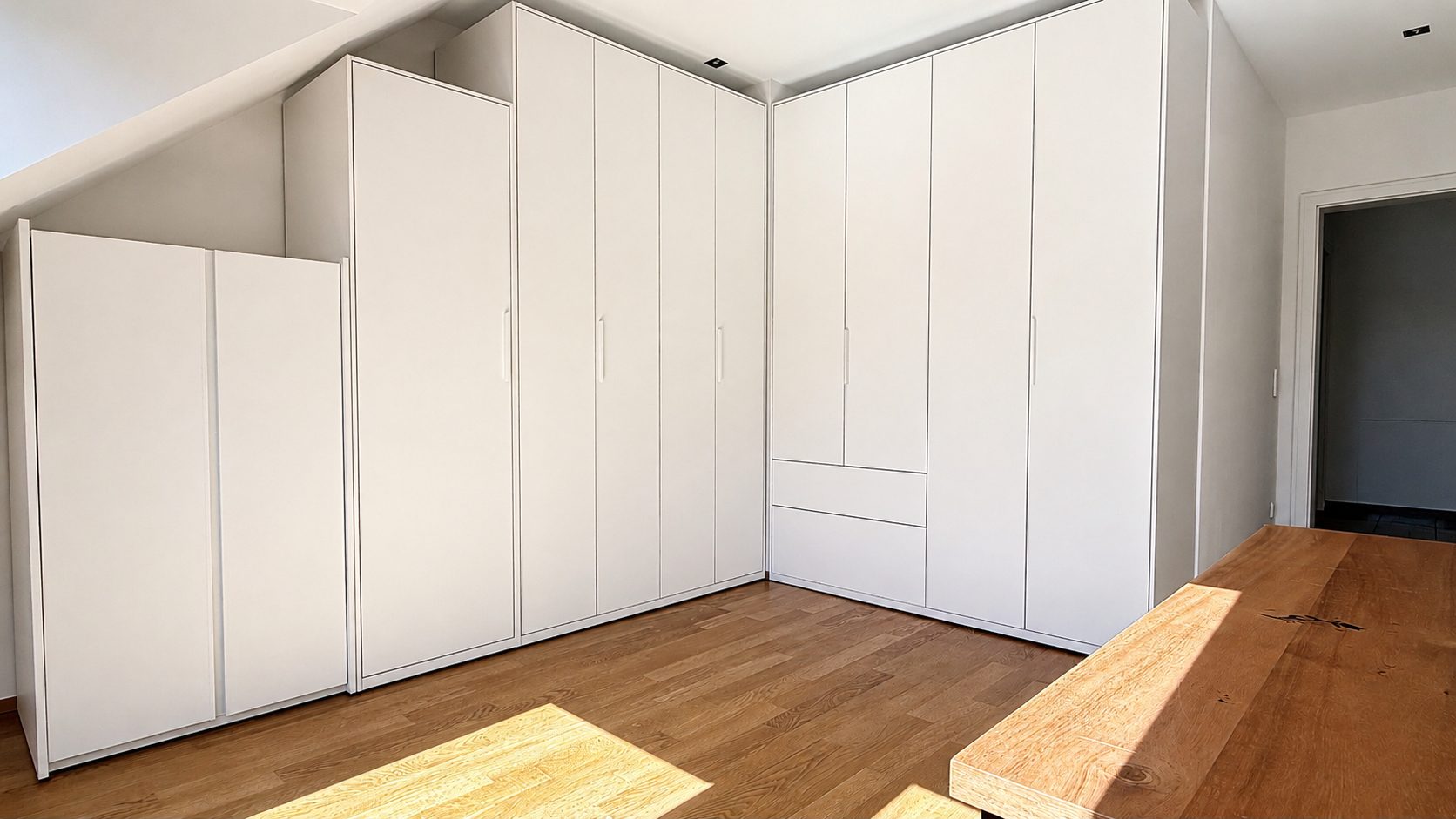 Böcker Wohnimmobilien - Immobilienangebot - Düsseldorf / Lohausen - Alle - Exklusive Doppelhaushälfte in Lohausen – hochwertige Ausstattung und außergewöhnlicher Komfort
