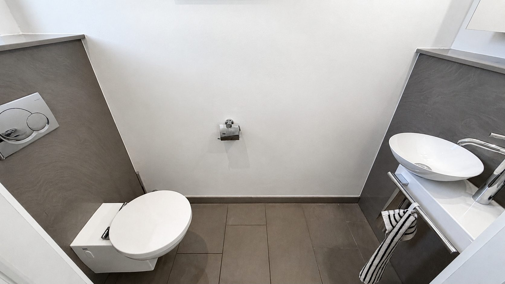 Böcker Wohnimmobilien - Immobilienangebot - Düsseldorf / Lohausen - Alle - Exklusive Doppelhaushälfte in Lohausen – hochwertige Ausstattung und außergewöhnlicher Komfort