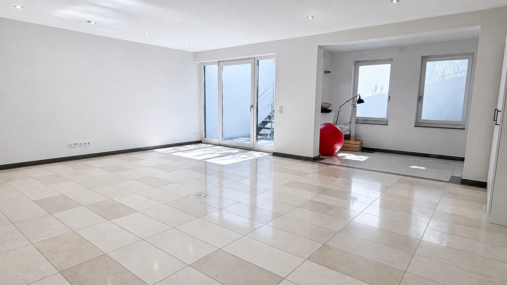 Böcker Wohnimmobilien - Immobilienangebot - Düsseldorf / Lohausen - Alle - Exklusive Doppelhaushälfte in Lohausen – hochwertige Ausstattung und außergewöhnlicher Komfort