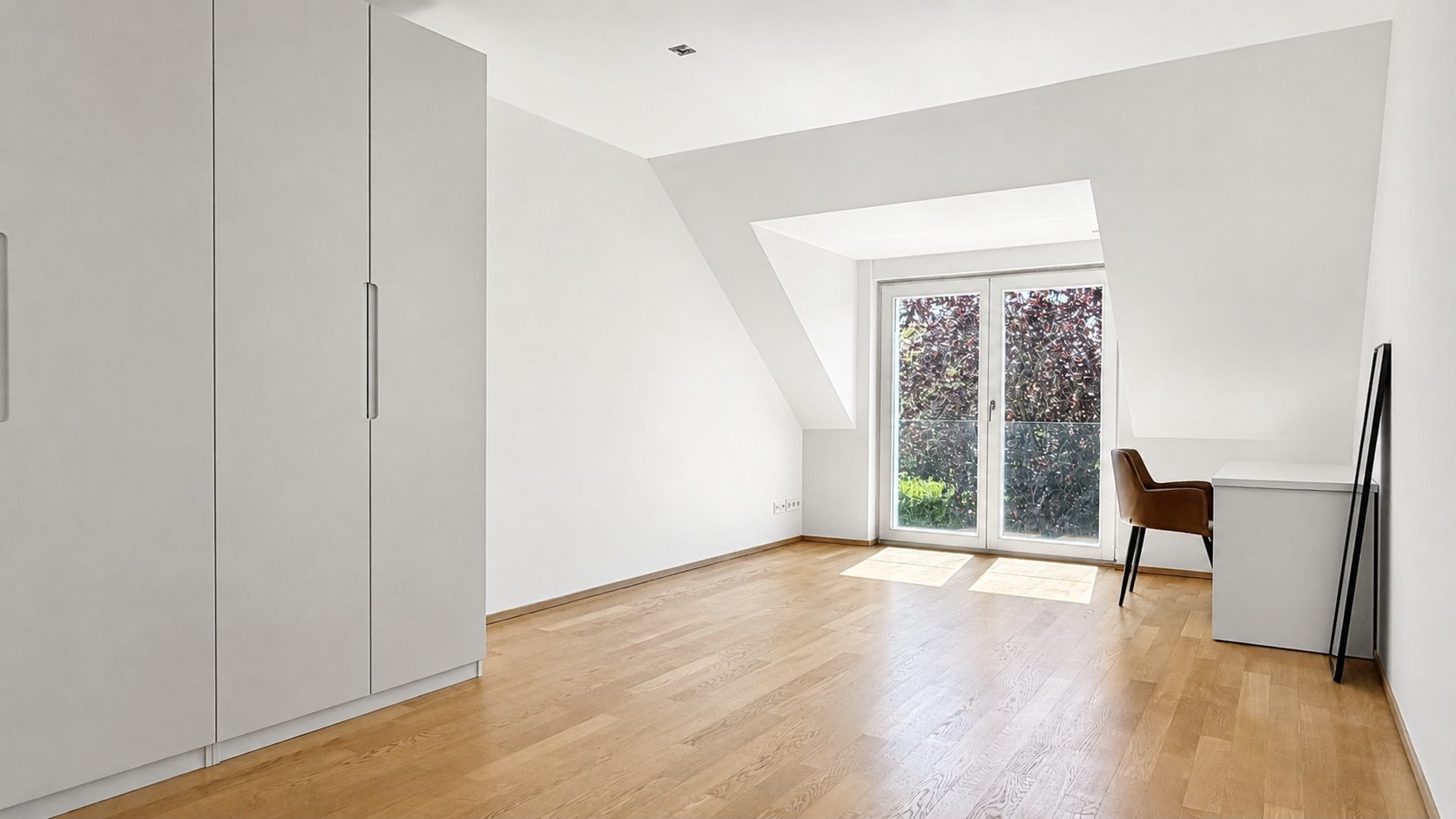 Böcker Wohnimmobilien - Immobilienangebot - Düsseldorf / Lohausen - Alle - Exklusive Doppelhaushälfte in Lohausen – hochwertige Ausstattung und außergewöhnlicher Komfort