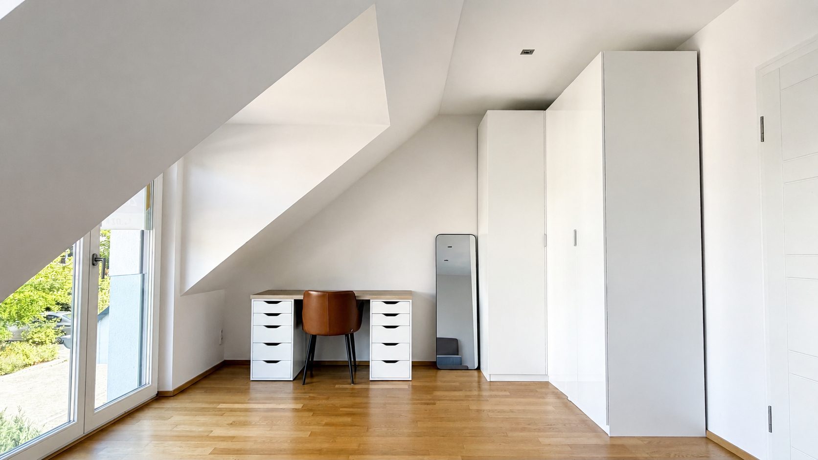 Böcker Wohnimmobilien - Immobilienangebot - Düsseldorf / Lohausen - Alle - Exklusive Doppelhaushälfte in Lohausen – hochwertige Ausstattung und außergewöhnlicher Komfort