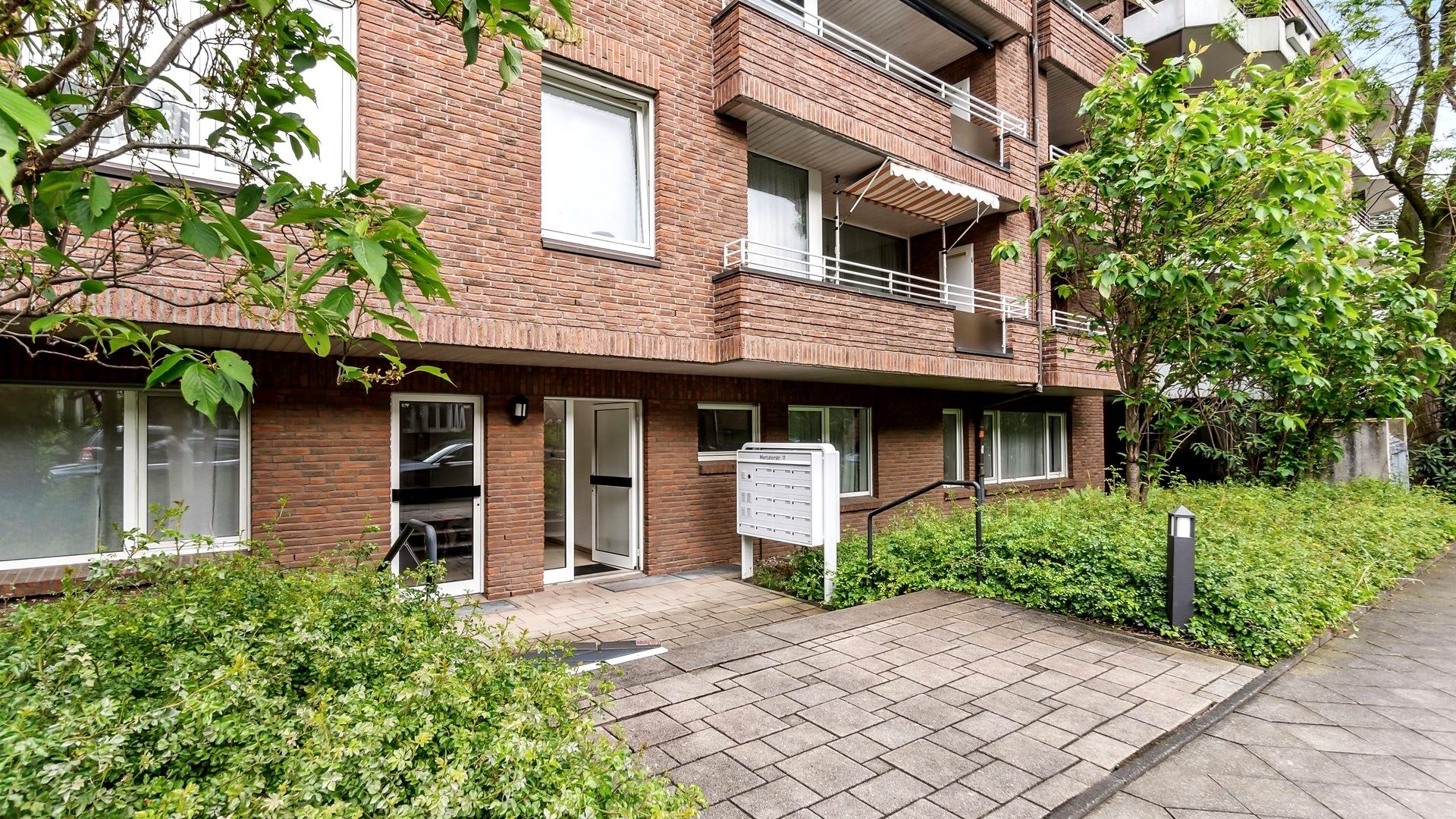 Böcker Wohnimmobilien - Immobilienangebot - Düsseldorf/Oberkassel - Alle - Ca. 137 m² Wohnkomfort mit eigenem Garten in Oberkassel – Ihr neues Zuhause!