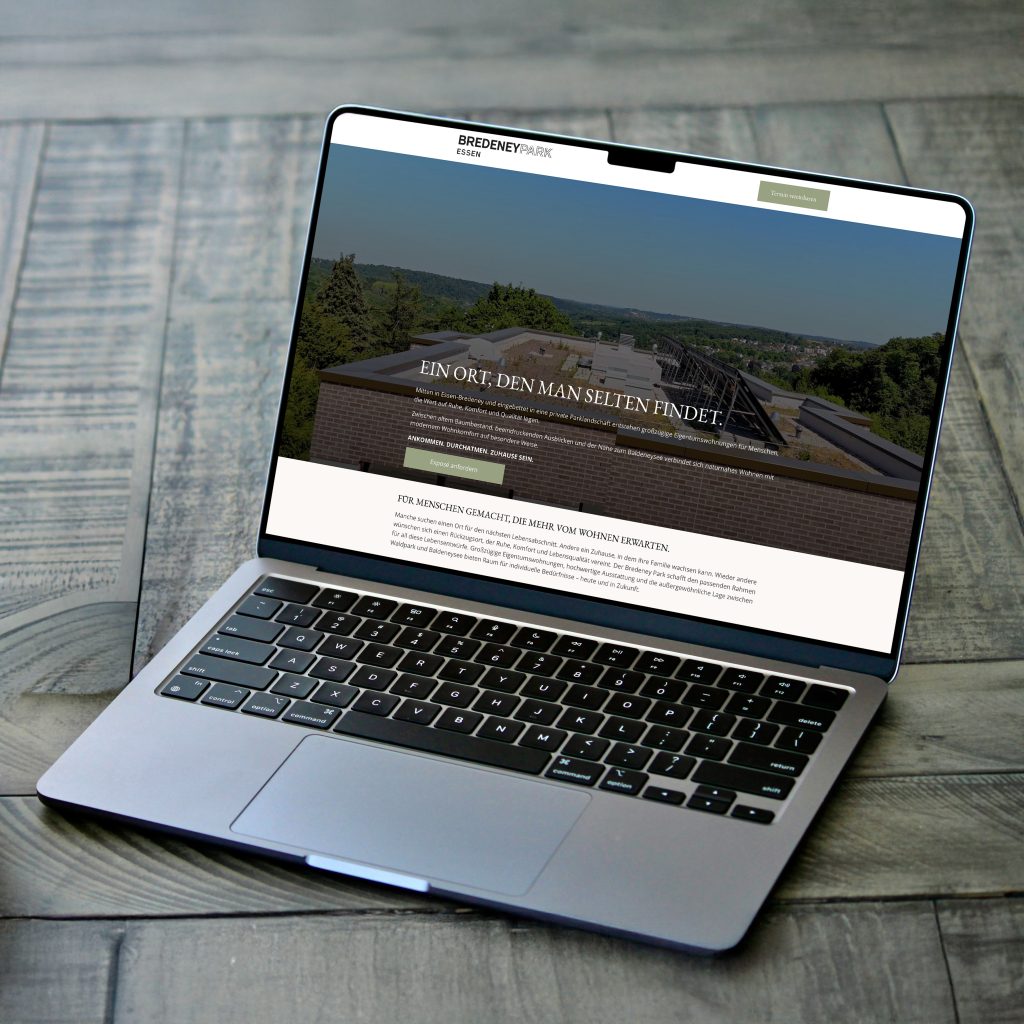 quadFree-MacBook-Pro-M4-Mockup
