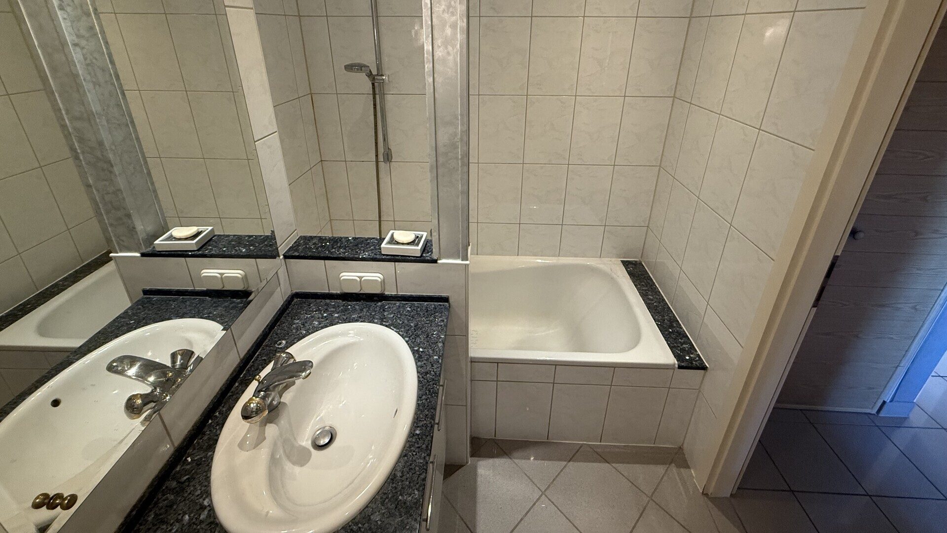 Böcker Wohnimmobilien - Immobilienangebot - Essen - Alle - Helle 3-Zimmer-Wohnung mit Aufzug
