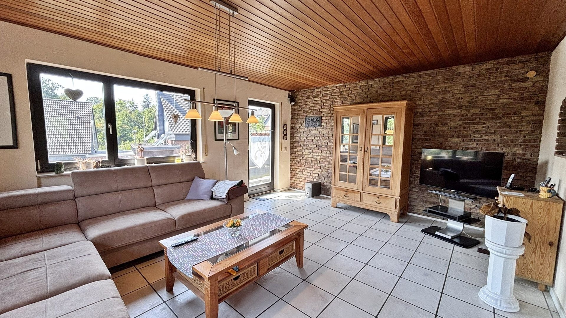 Böcker Wohnimmobilien - Immobilienangebot - Ratingen - Alle - Viel Raum für Familie und Ideen: Zweifamilienhaus mit großem Garten in Ratingen-Homberg