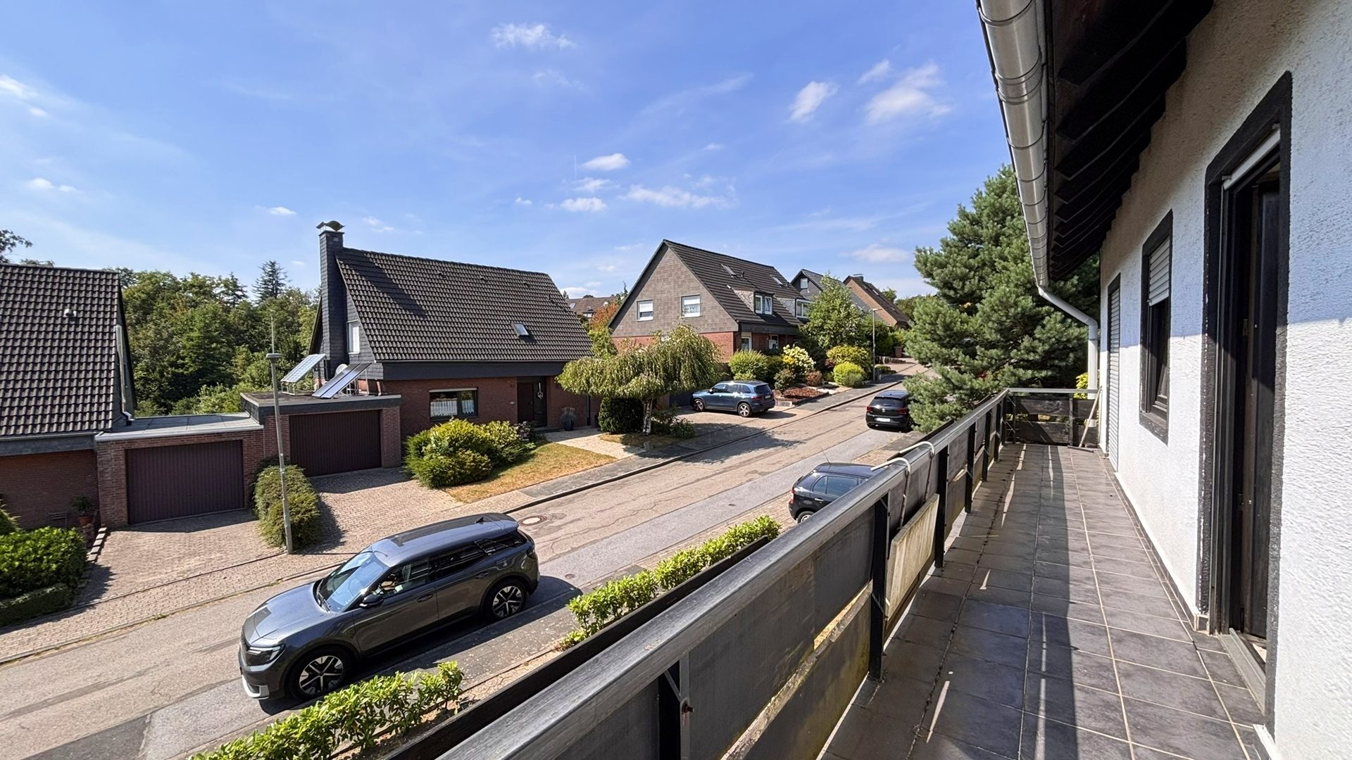 Böcker Wohnimmobilien - Immobilienangebot - Ratingen - Alle - Viel Raum für Familie und Ideen: Zweifamilienhaus mit großem Garten in Ratingen-Homberg