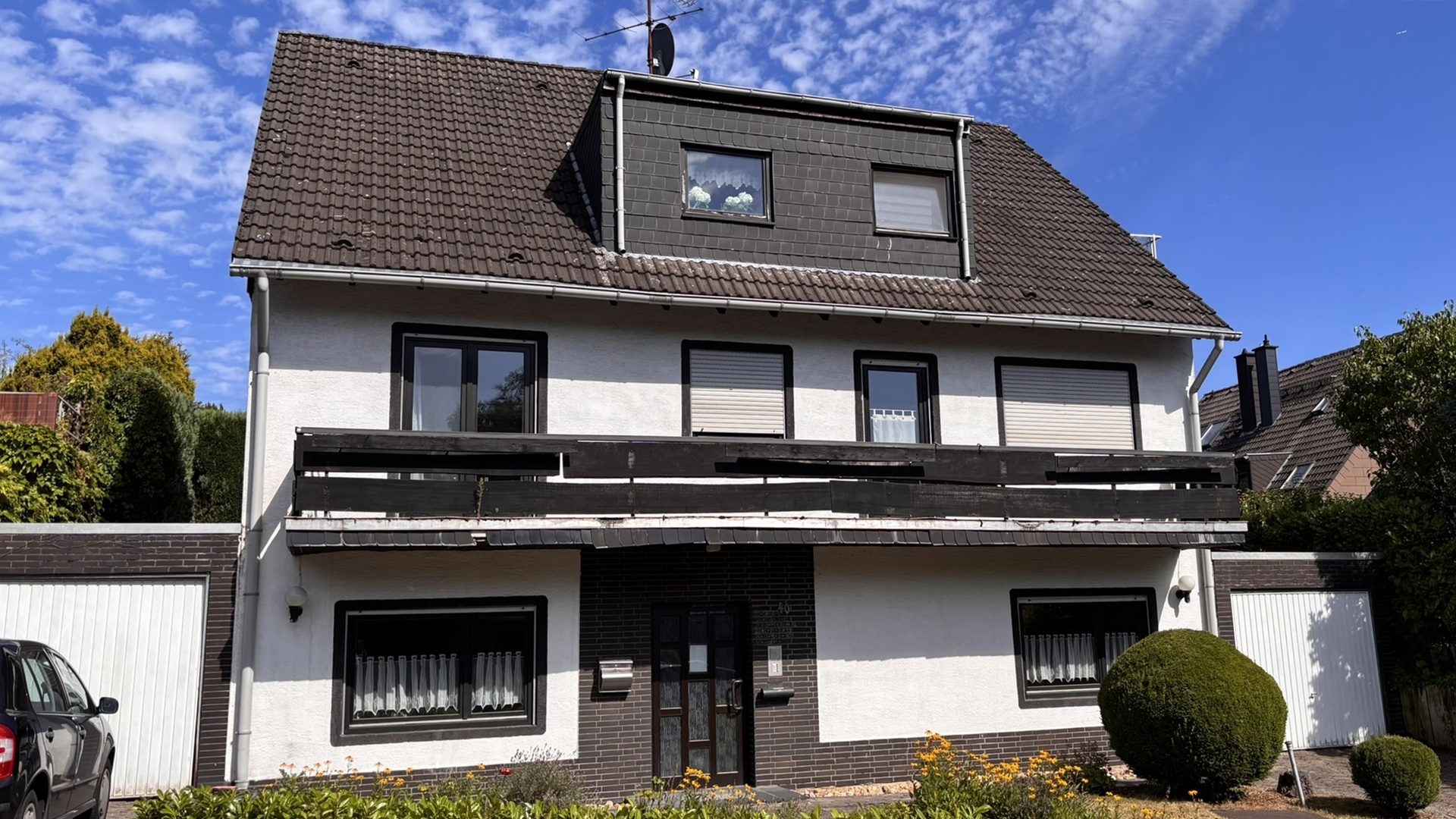 Böcker Wohnimmobilien - Immobilienangebot - Ratingen - Alle - Viel Raum für Familie und Ideen: Zweifamilienhaus mit großem Garten in Ratingen-Homberg