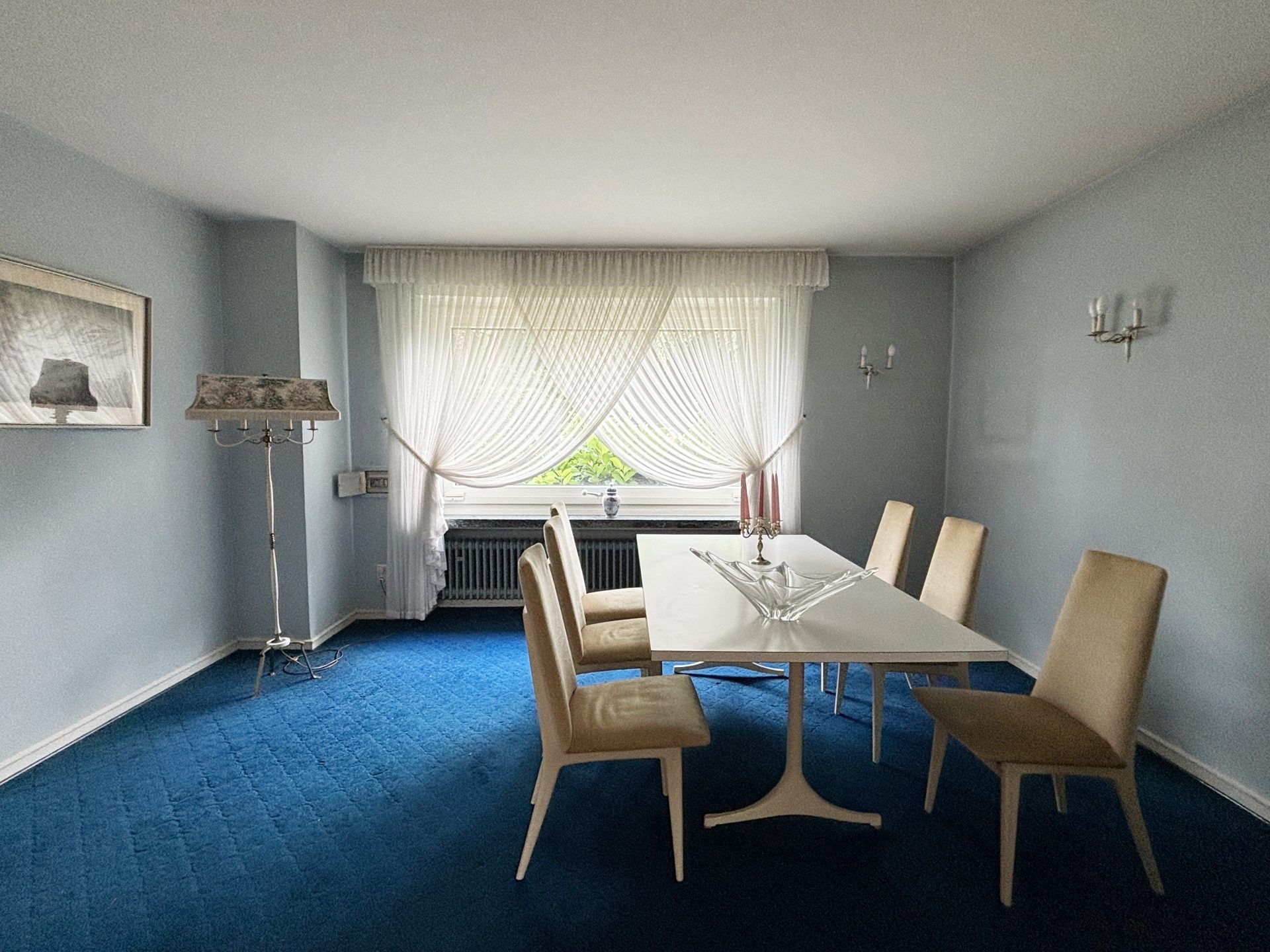 Böcker Wohnimmobilien - Immobilienangebot - Düsseldorf / Wittlaer - Alle - Freistehendes Einfamilienhaus mit großem Grundstück – Kernsanierung oder Neubau möglich