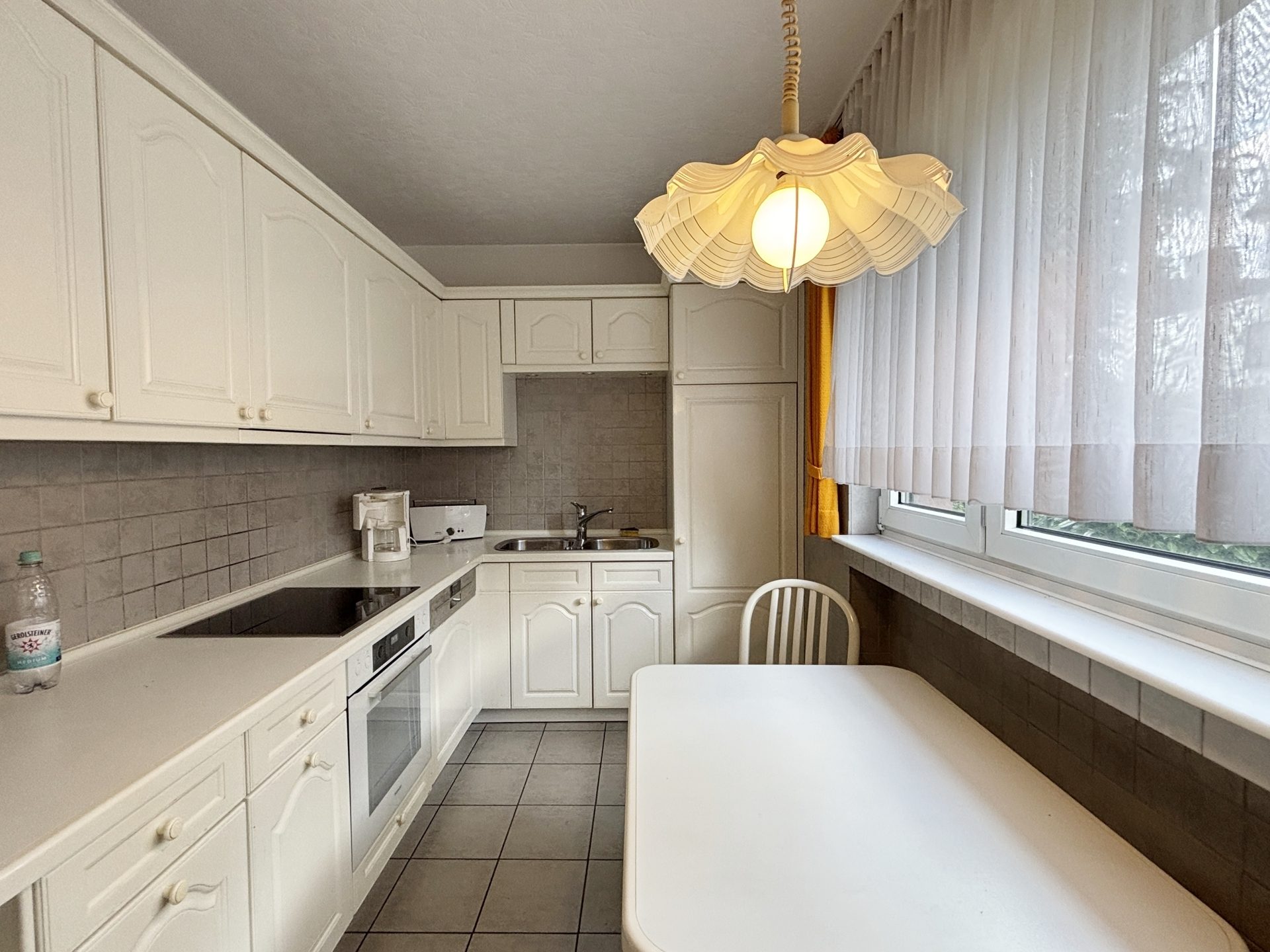 Böcker Wohnimmobilien - Immobilienangebot - Düsseldorf / Wittlaer - Alle - Freistehendes Einfamilienhaus mit großem Grundstück – Kernsanierung oder Neubau möglich