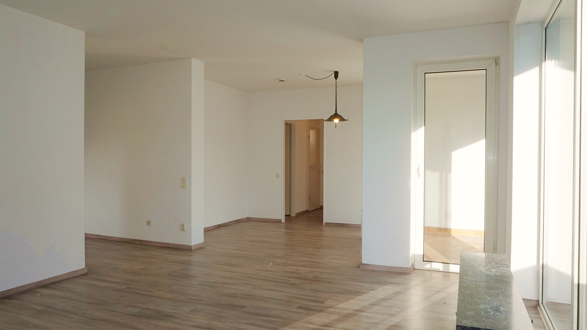 Böcker Wohnimmobilien - Immobilienangebot - Düsseldorf / Benrath - Alle - Geräumige 3-Zimmer-Wohnung mit Balkon und idealer Anbindung in ruhiger Lage von Benrath