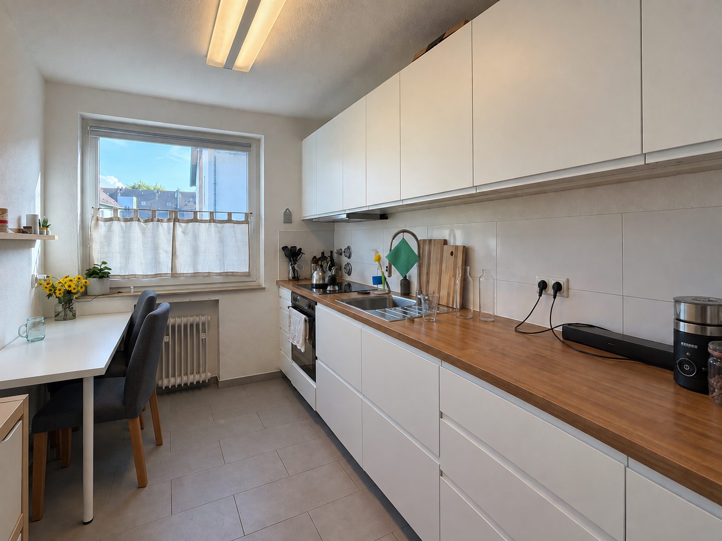 Böcker Wohnimmobilien - Immobilienangebot - Düsseldorf / Benrath - Alle - Geräumige 3-Zimmer-Wohnung mit Balkon und idealer Anbindung in ruhiger Lage von Benrath