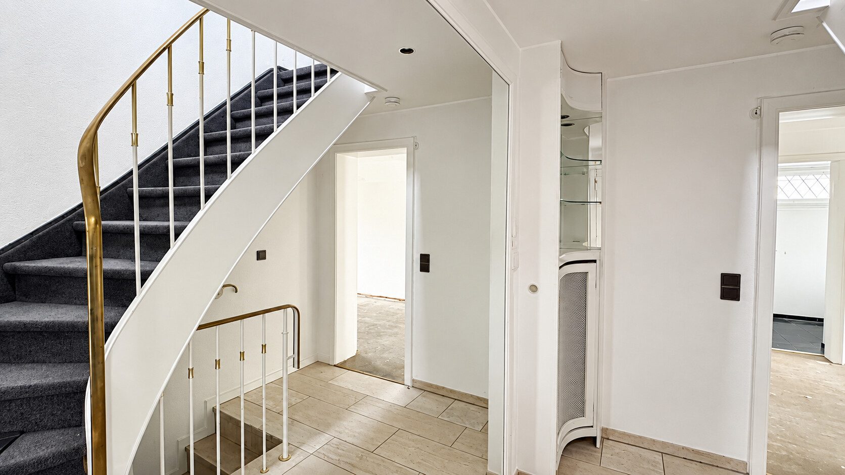 Böcker Wohnimmobilien - Immobilienangebot - Düsseldorf / Lohausen - Alle - Freistehendes Einfamilienhaus in ruhiger Lage von Düsseldorf-Lohausen