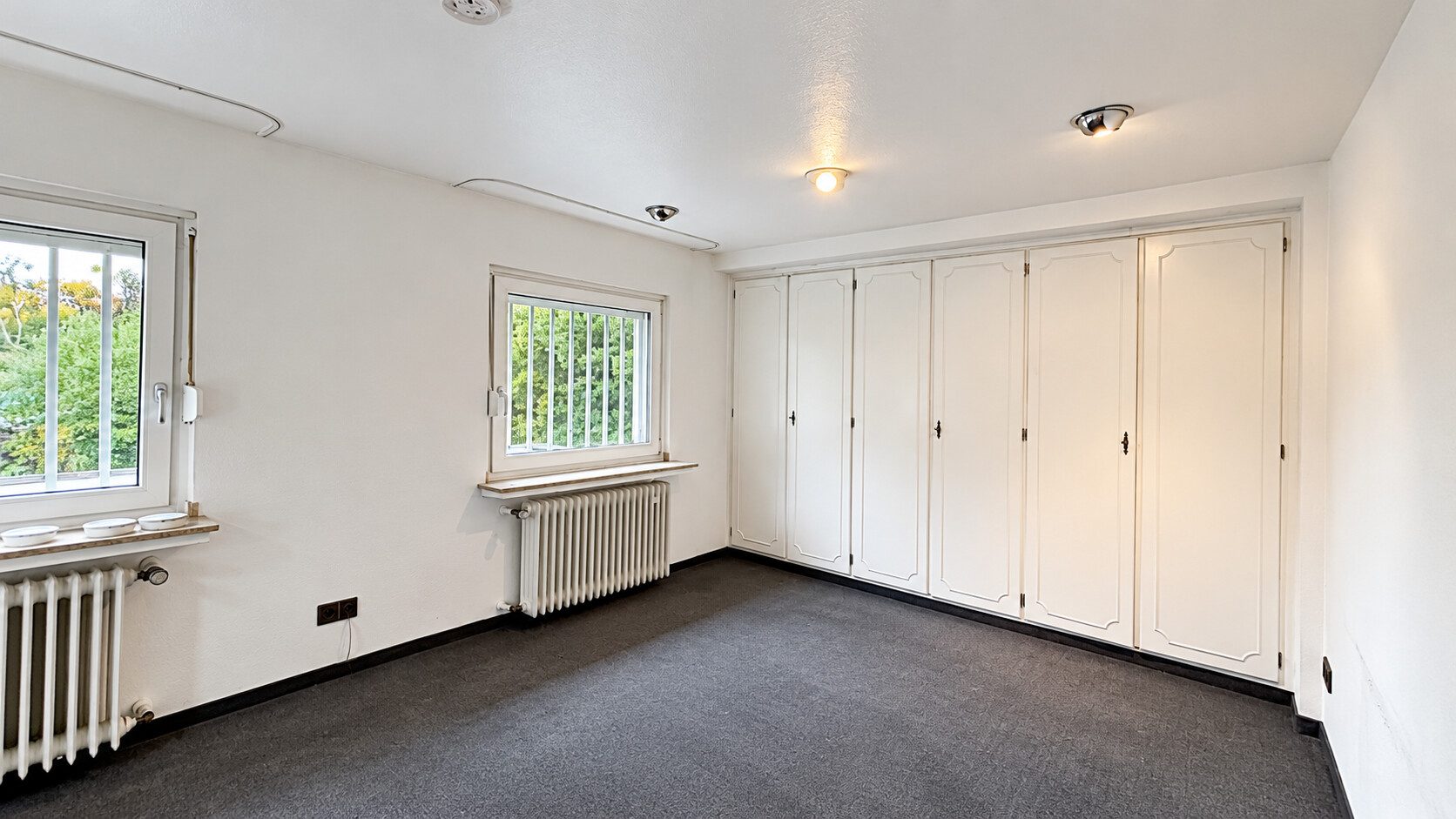 Böcker Wohnimmobilien - Immobilienangebot - Düsseldorf / Lohausen - Alle - Freistehendes Einfamilienhaus in ruhiger Lage von Düsseldorf-Lohausen