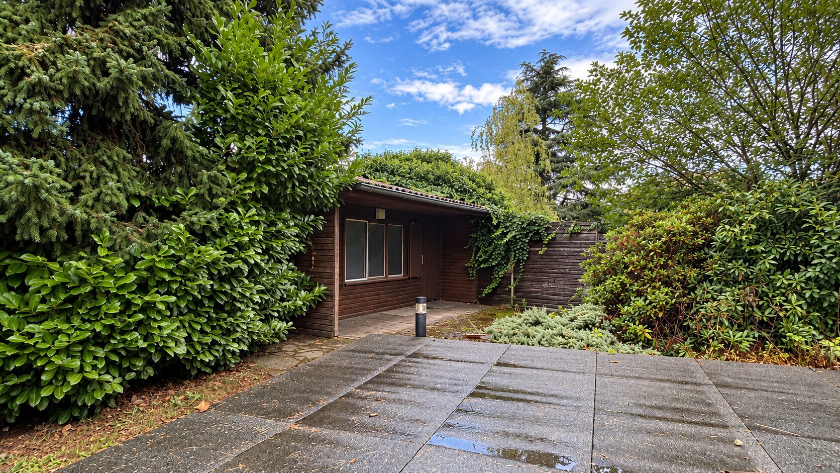 Böcker Wohnimmobilien - Immobilienangebot - Düsseldorf / Lohausen - Alle - Freistehendes Einfamilienhaus in ruhiger Lage von Düsseldorf-Lohausen