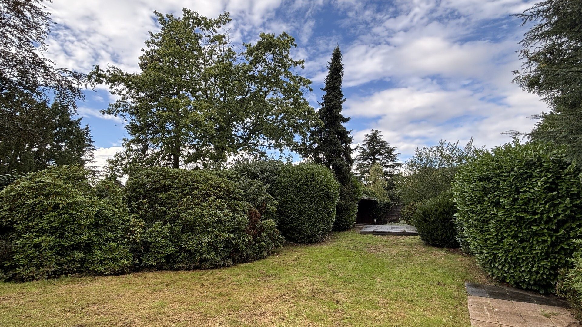 Böcker Wohnimmobilien - Immobilienangebot - Düsseldorf / Lohausen - Alle - Freistehendes Einfamilienhaus in ruhiger Lage von Düsseldorf-Lohausen