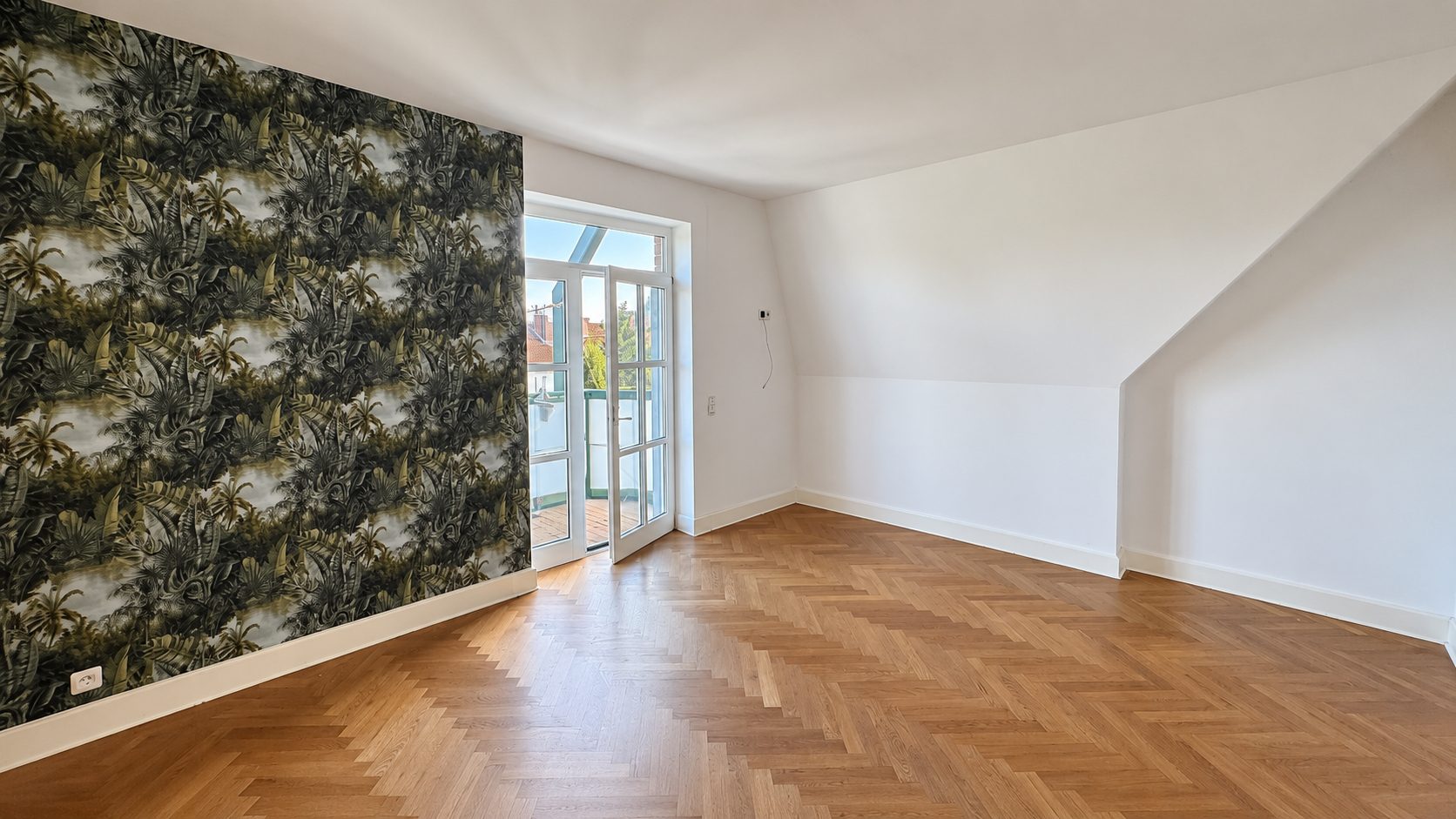 Böcker Wohnimmobilien - Immobilienangebot - Düsseldorf / Düsseltal - Alle - Denkmalgeschützte Altbauwohnung im 4. OG in Düsseldorf-Düsselthal