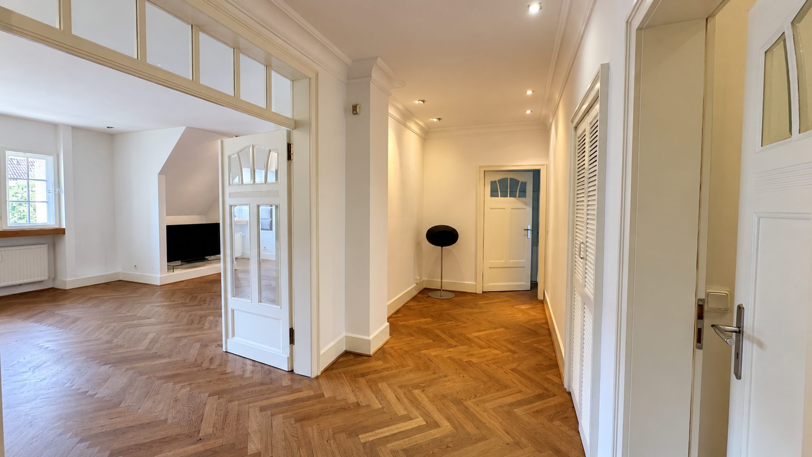 Böcker Wohnimmobilien - Immobilienangebot - Düsseldorf / Düsseltal - Alle - Denkmalgeschützte Altbauwohnung im 4. OG in Düsseldorf-Düsselthal