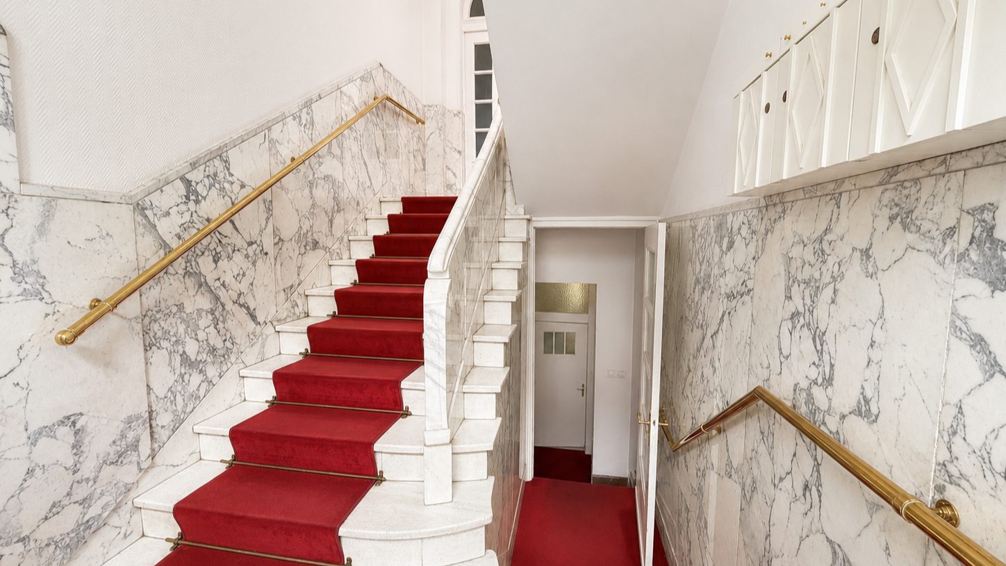 Böcker Wohnimmobilien - Immobilienangebot - Düsseldorf / Düsseltal - Alle - Denkmalgeschützte Altbauwohnung im 4. OG in Düsseldorf-Düsselthal