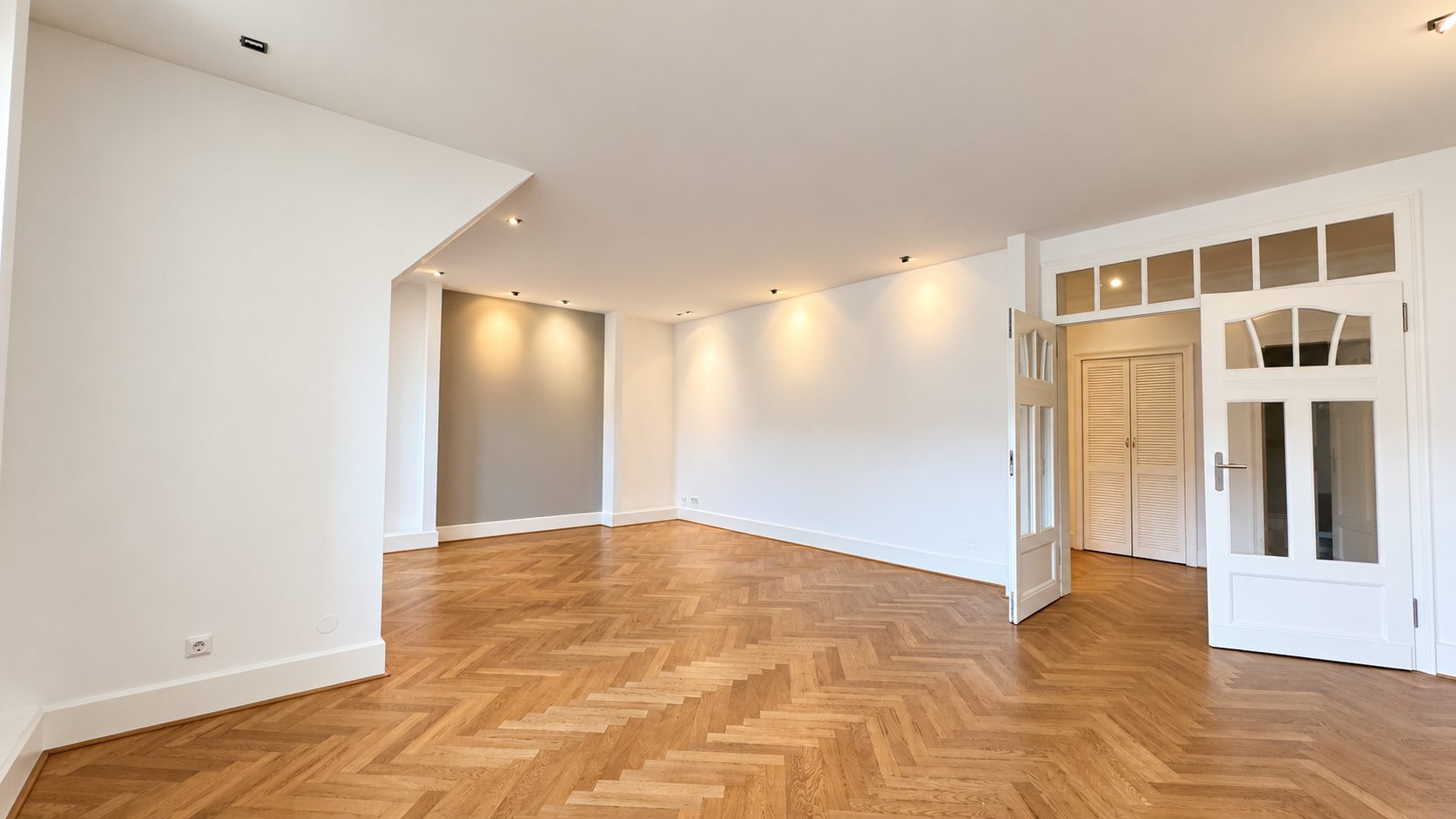 Böcker Wohnimmobilien - Immobilienangebot - Düsseldorf / Düsseltal - Alle - Denkmalgeschützte Altbauwohnung im 4. OG in Düsseldorf-Düsselthal