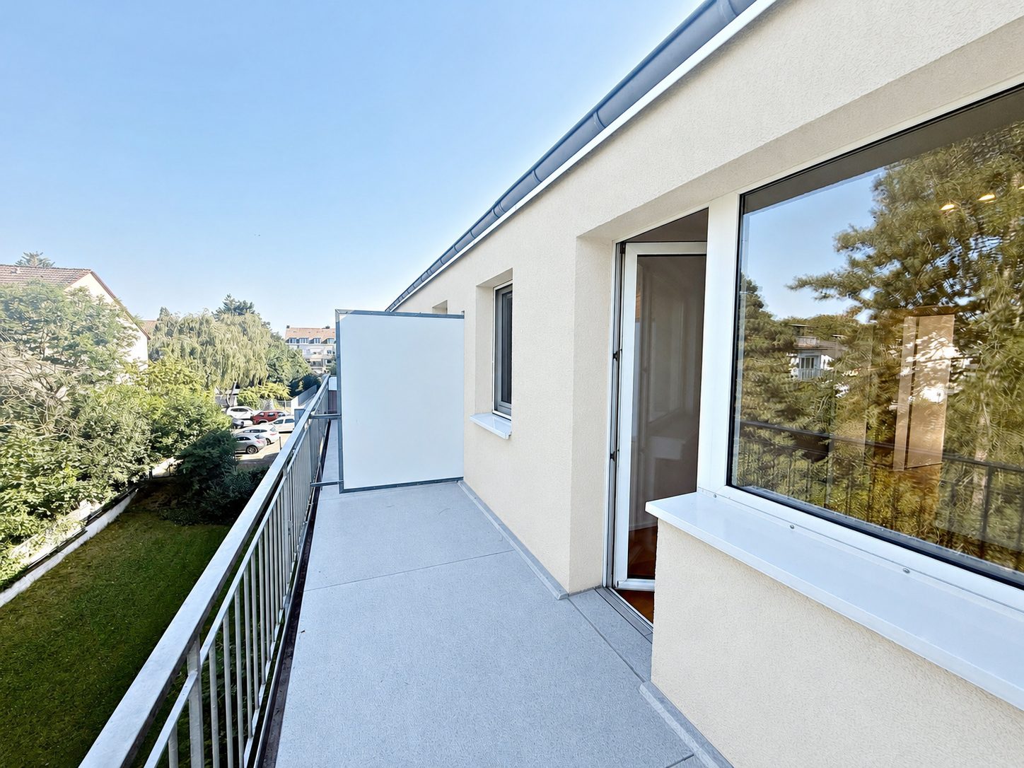 Böcker Wohnimmobilien - Immobilienangebot - Düsseldorf / Wersten - Alle - Wunderschöne Zwei-Zimmerwohnung mit großem Balkon und hochwertiger Ausstattung inkl. Außenstellplatz